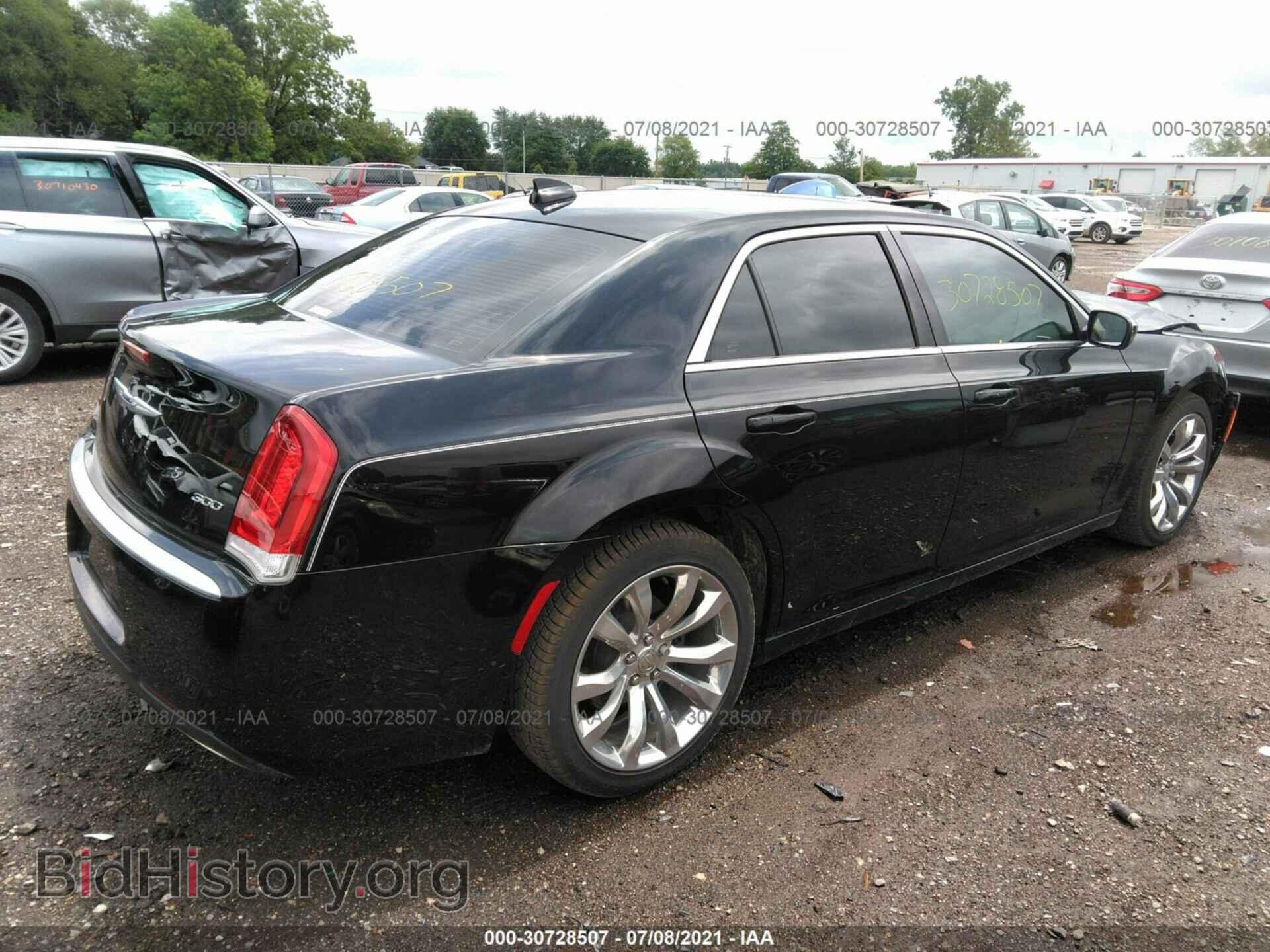 2019 CHRYSLER 300 - VIN: 2C3CCAAG9KH590188 - Фото 4