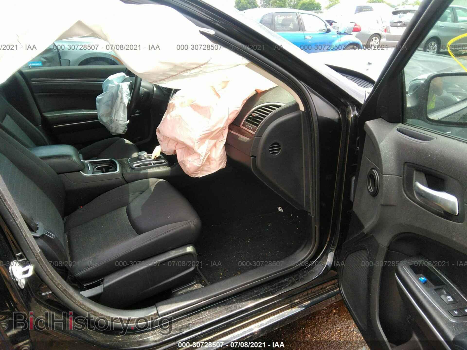 2019 CHRYSLER 300 - VIN: 2C3CCAAG9KH590188 - Фото 5