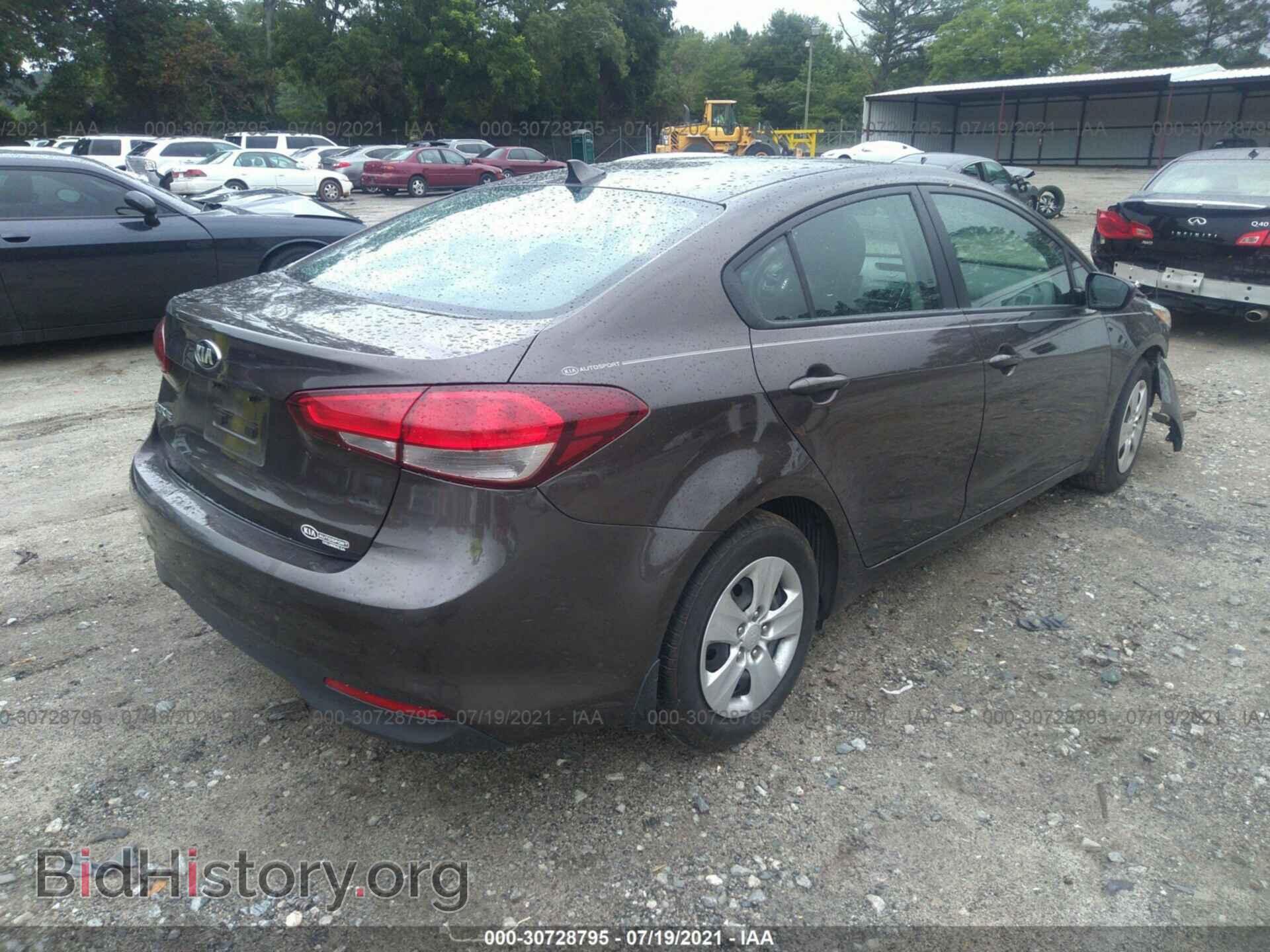 2017 KIA FORTE - VIN: 3KPFK4A76HE141990 - Photo 4