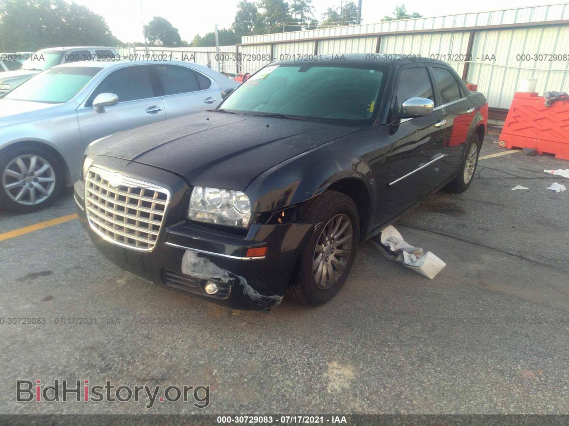 2010 CHRYSLER 300 - VIN: 2C3CA5CV0AH241654 - Фото 2