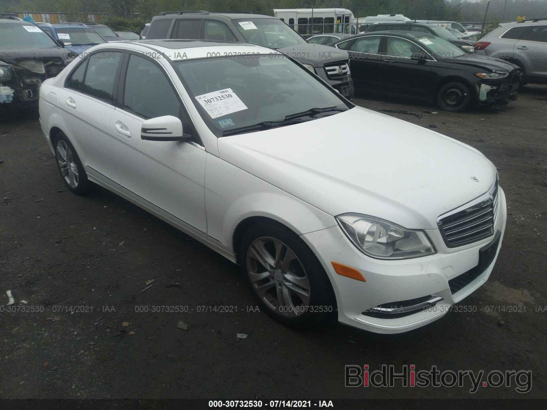 Photo WDDGF8AB8DR262674 - MERCEDES-BENZ C-CLASS 2013