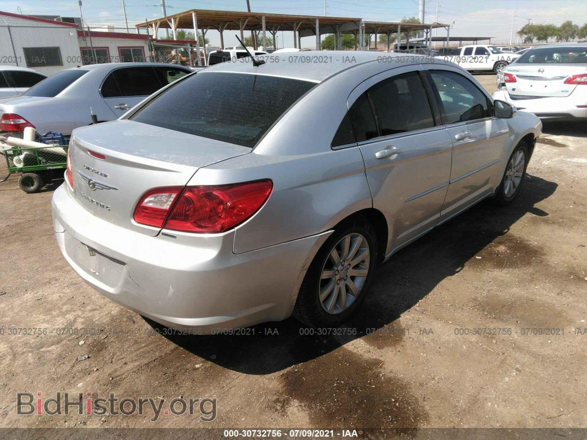 2010 CHRYSLER SEBRING - VIN: 1C3CC5FD6AN132622 - Фото 4