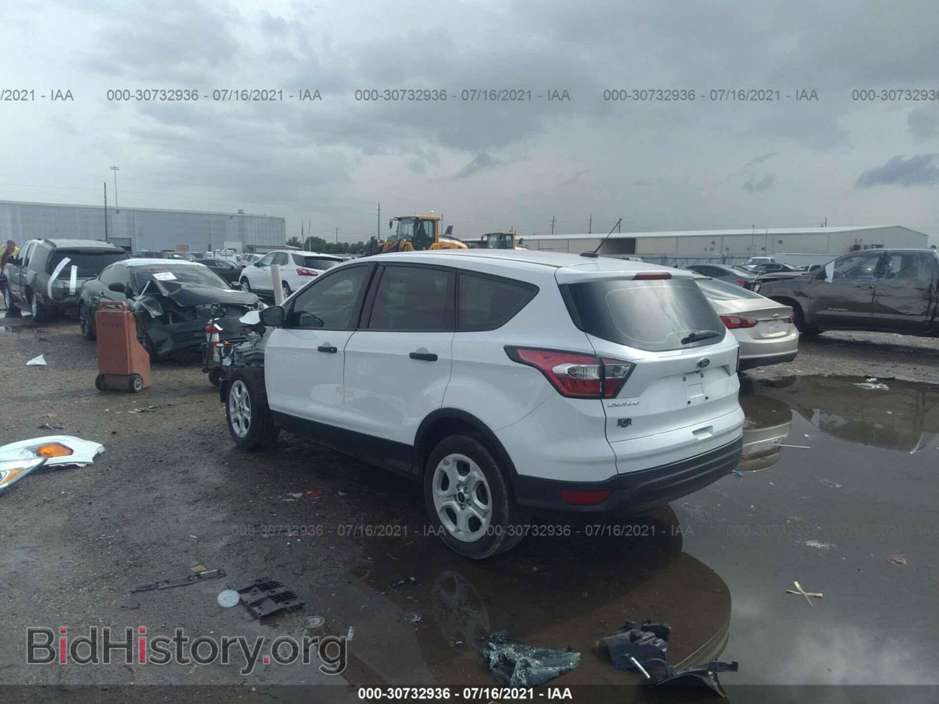 2017 FORD ESCAPE - VIN: 1FMCU0F77HUA38475 - Фото 3