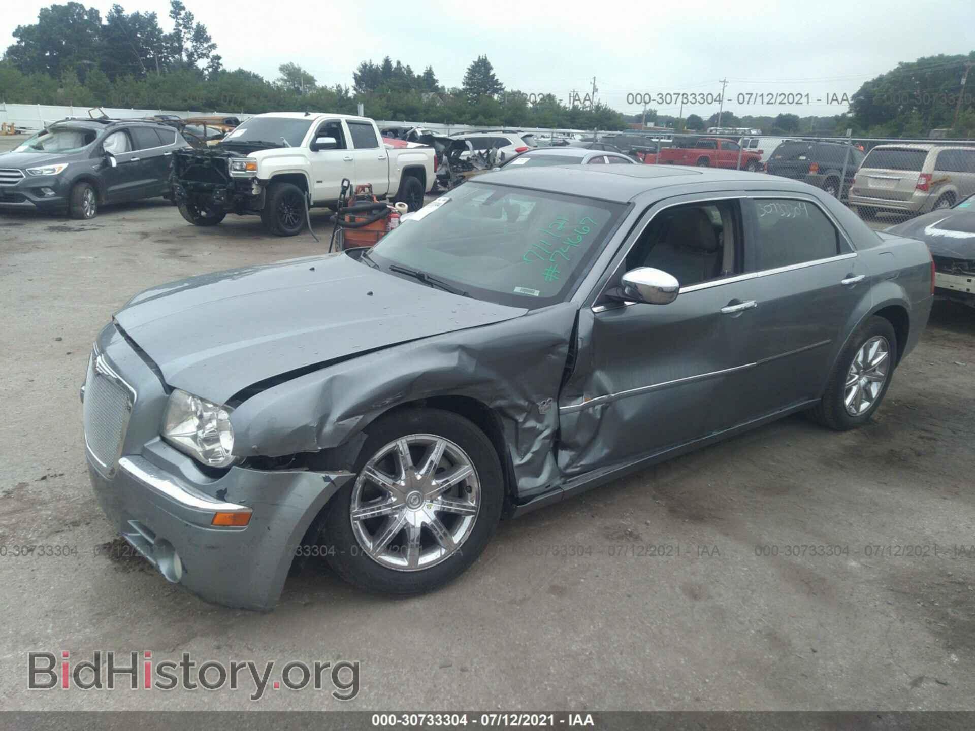 2007 CHRYSLER 300 - VIN: 2C3KA63H17H775038 - Фото 2