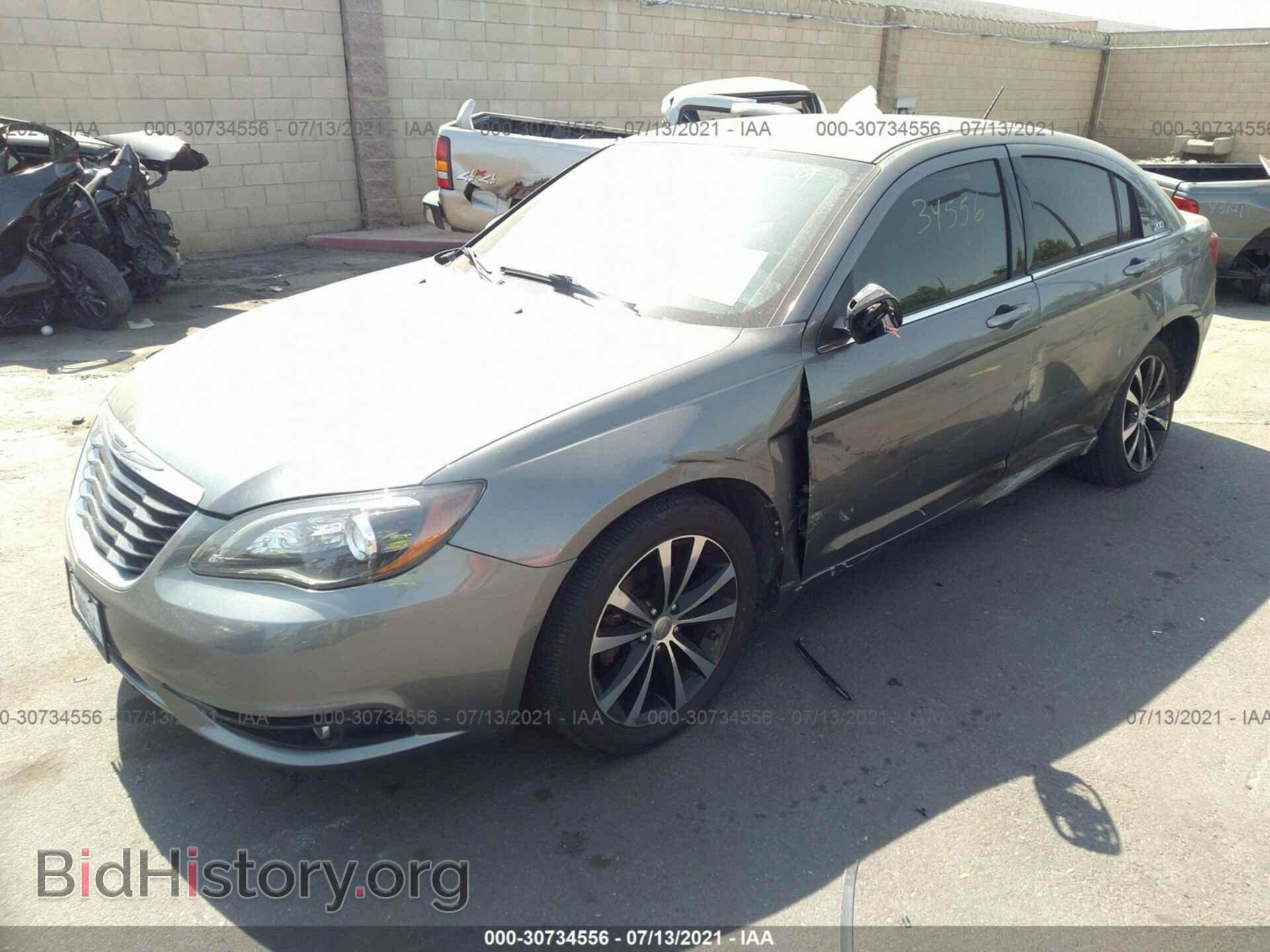 2013 CHRYSLER 200 - VIN: 1C3CCBCG0DN553852 - Фото 2