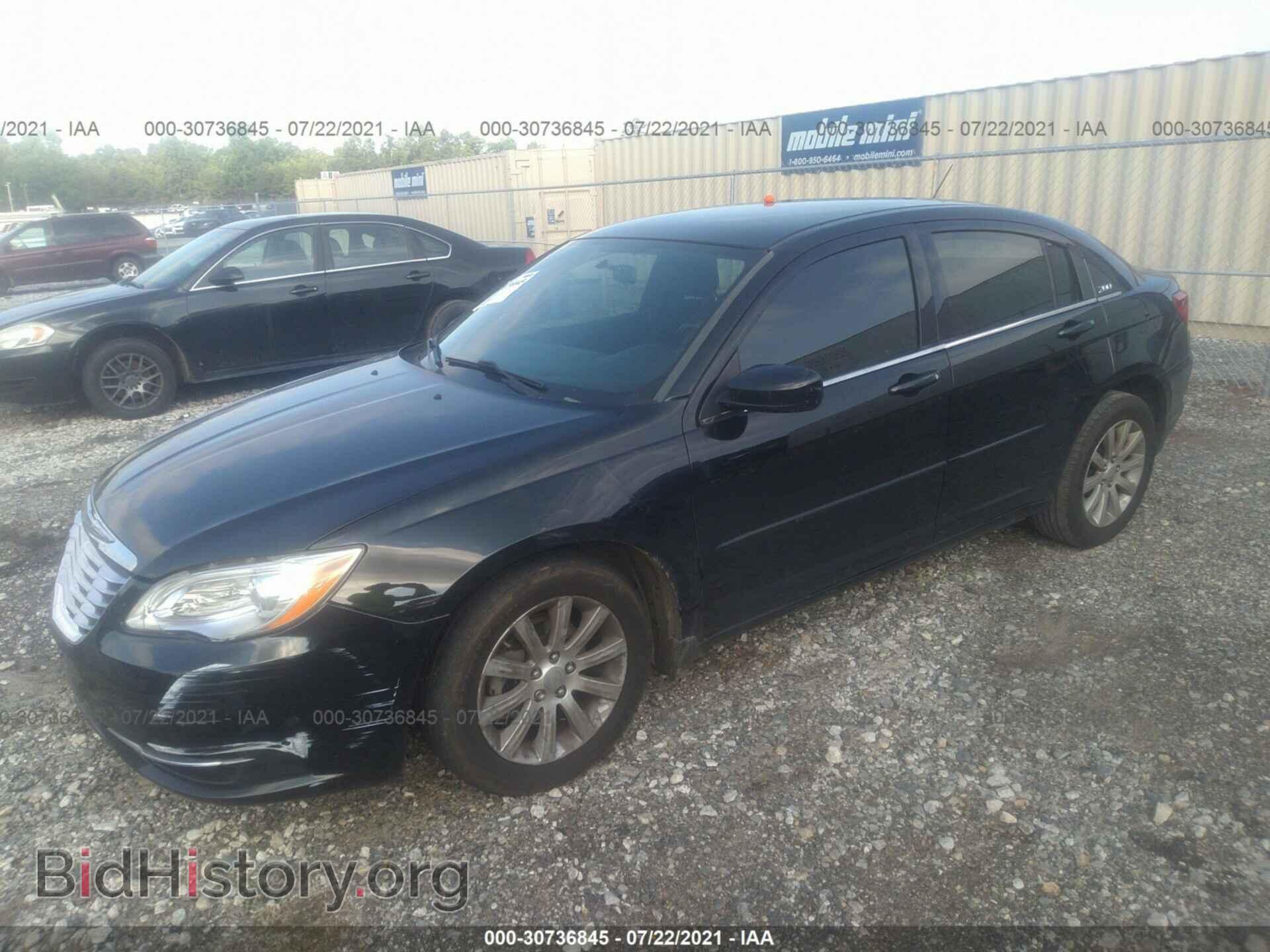 2012 CHRYSLER 200 - VIN: 1C3CCBBBXCN234625 - Фото 2