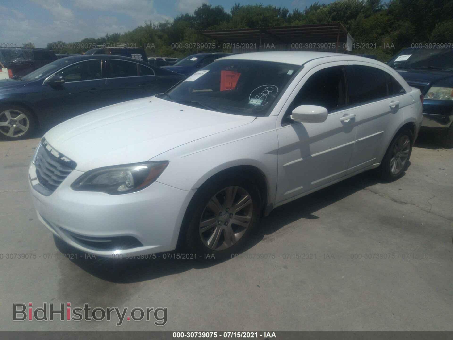 2012 CHRYSLER 200 - VIN: 1C3CCBABXCN317151 - Фото 2
