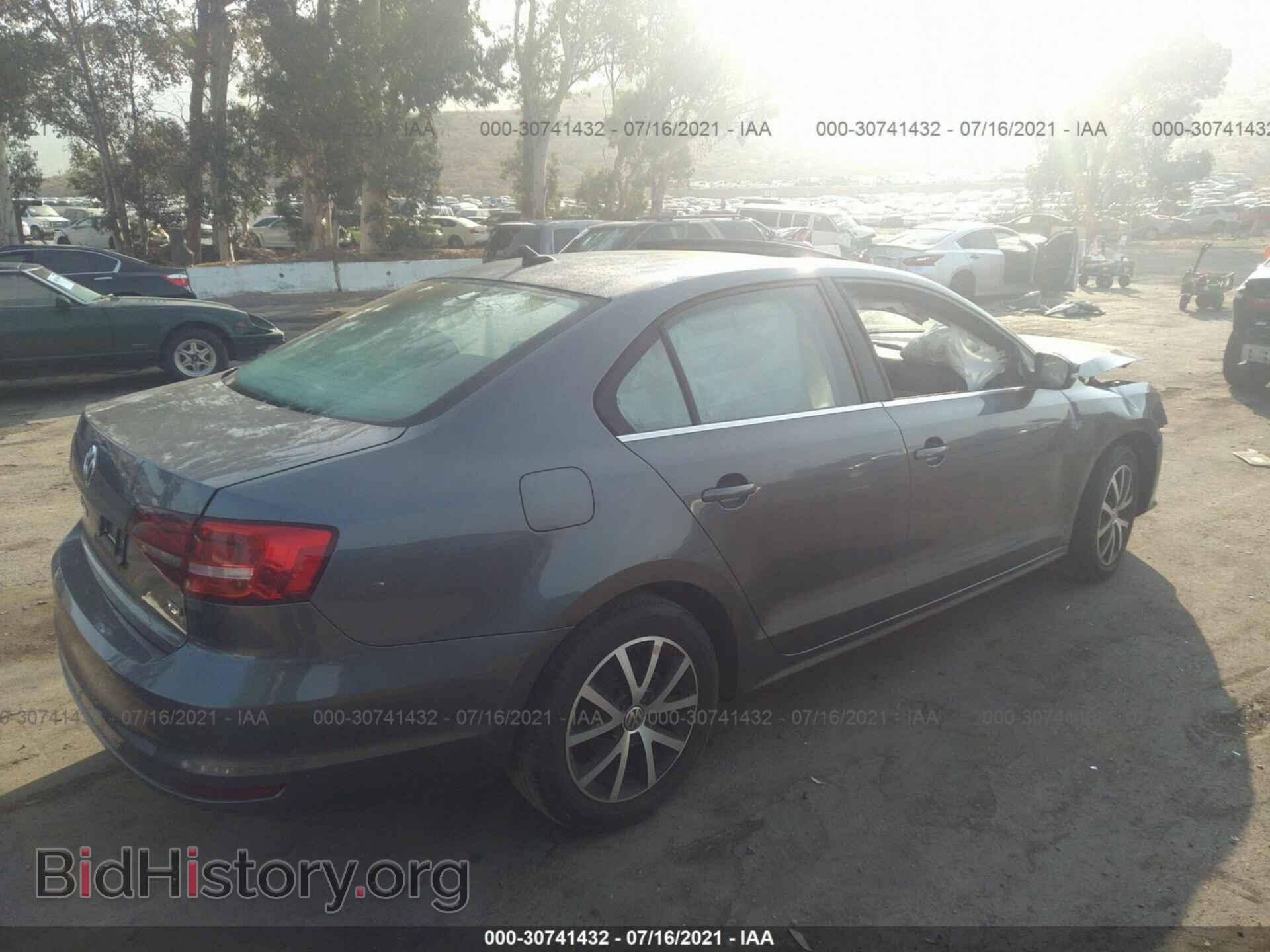 2017 VOLKSWAGEN JETTA - VIN: 3VWDB7AJ6HM372492 - Photo 4