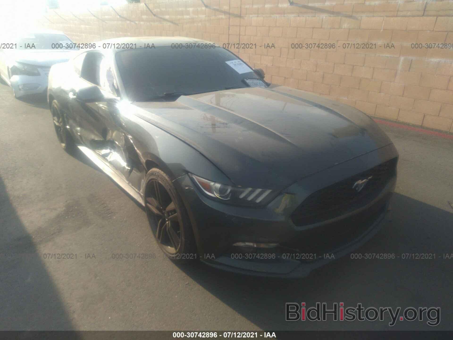 Photo 1FA6P8TH2F5350852 - FORD MUSTANG 2015