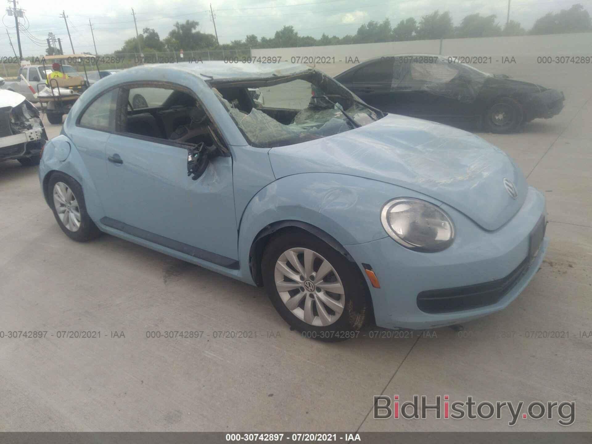 Photo 3VWF17AT3FM603682 - VOLKSWAGEN BEETLE COUPE 2015