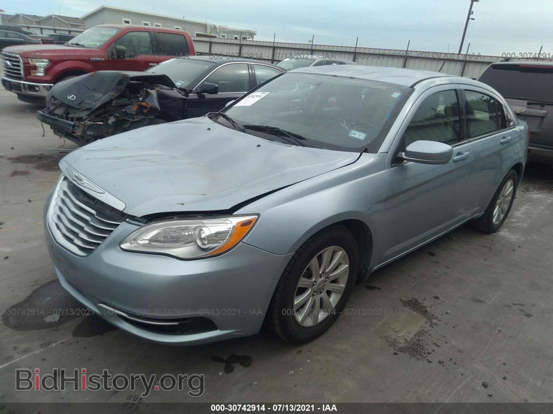 2013 CHRYSLER 200 - VIN: 1C3CCBBB5DN770772 - Photo 2