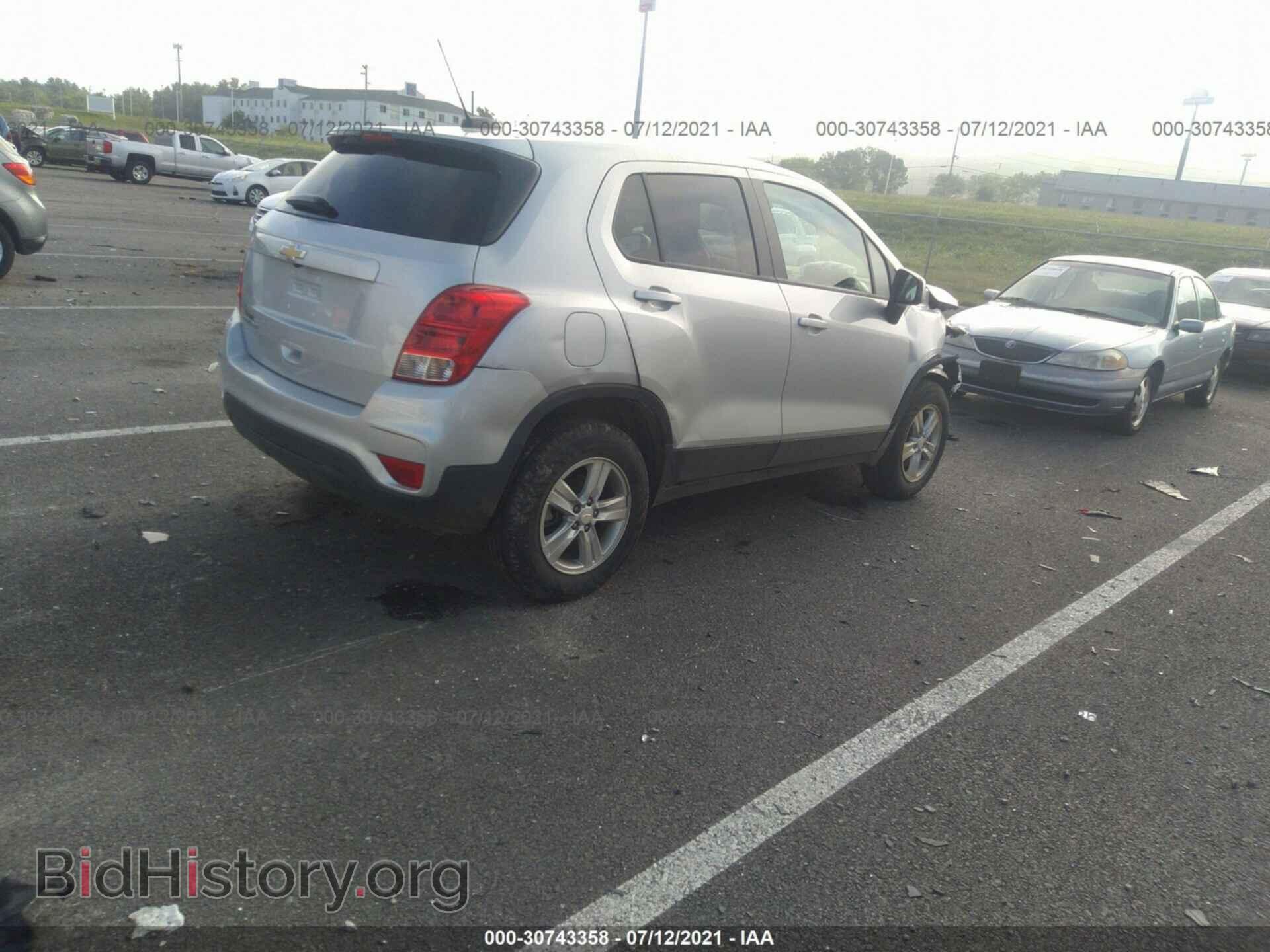 2020 CHEVROLET TRAX - VIN: 3GNCJNSB8LL304097 - Фото 4