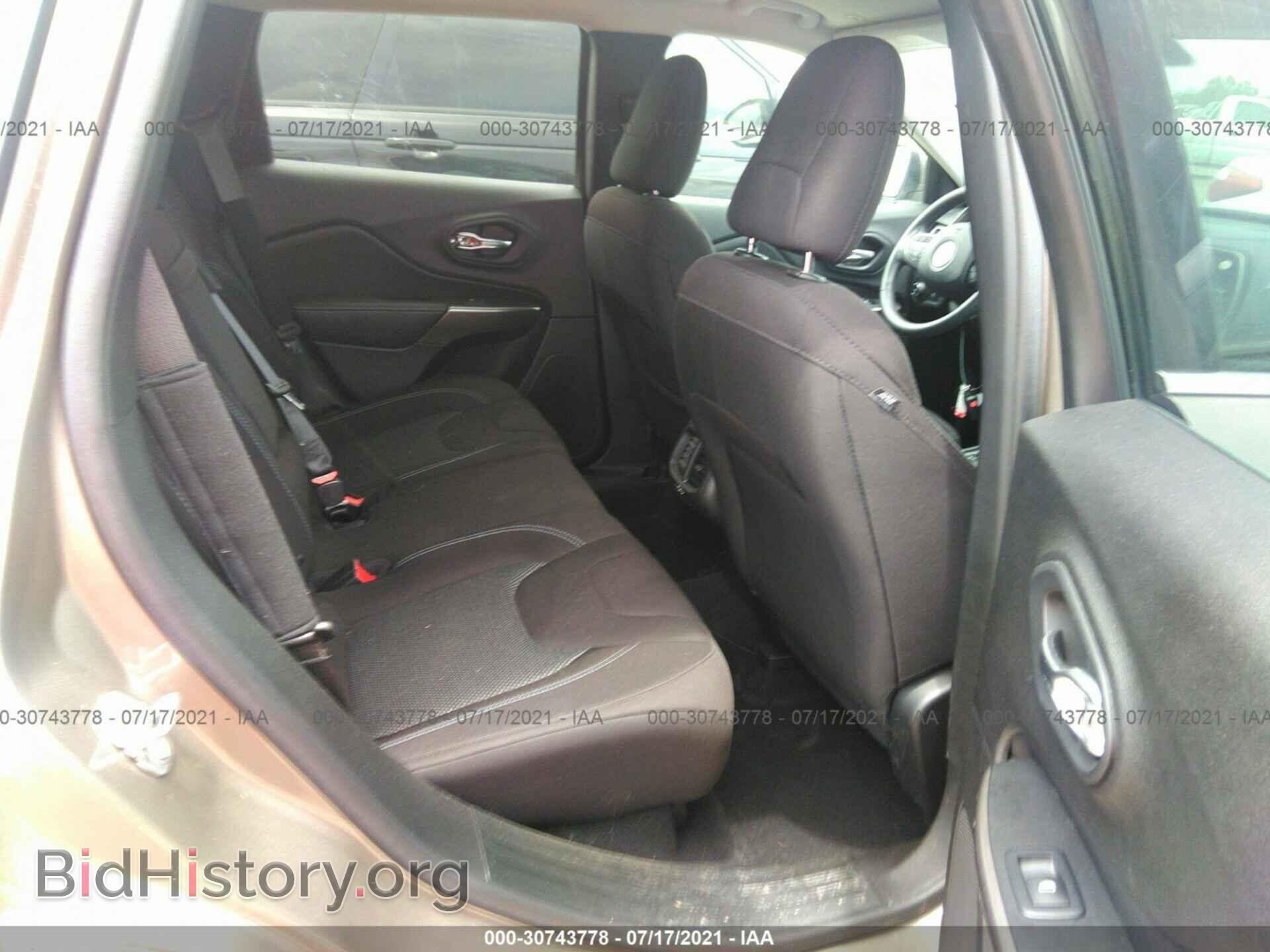 2019 JEEP CHEROKEE - VIN: 1C4PJLCB2KD348307 - Фото 8