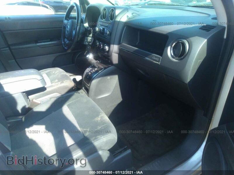 2011 Jeep COMPASS (VIN 1J4NF1FB5BD210635) — photo 5 of 11