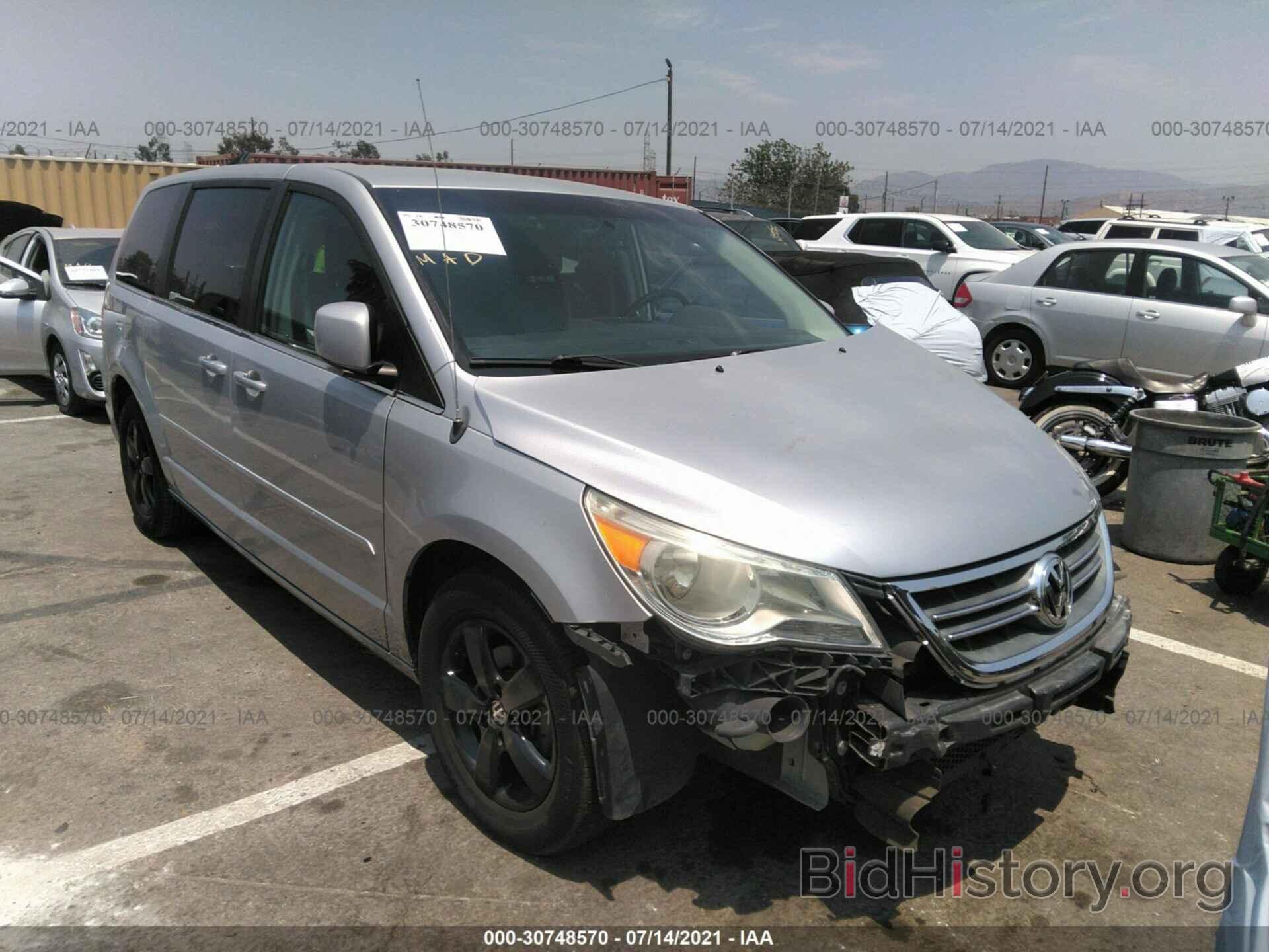 Photo 2V4RW3D19AR294988 - VOLKSWAGEN ROUTAN 2010