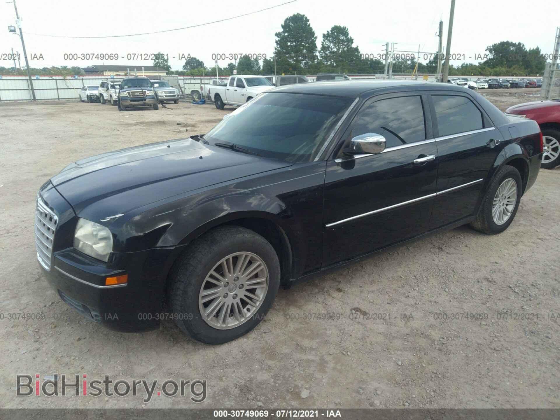 2010 CHRYSLER 300 - VIN: 2C3CA4CD6AH138983 - Фото 2