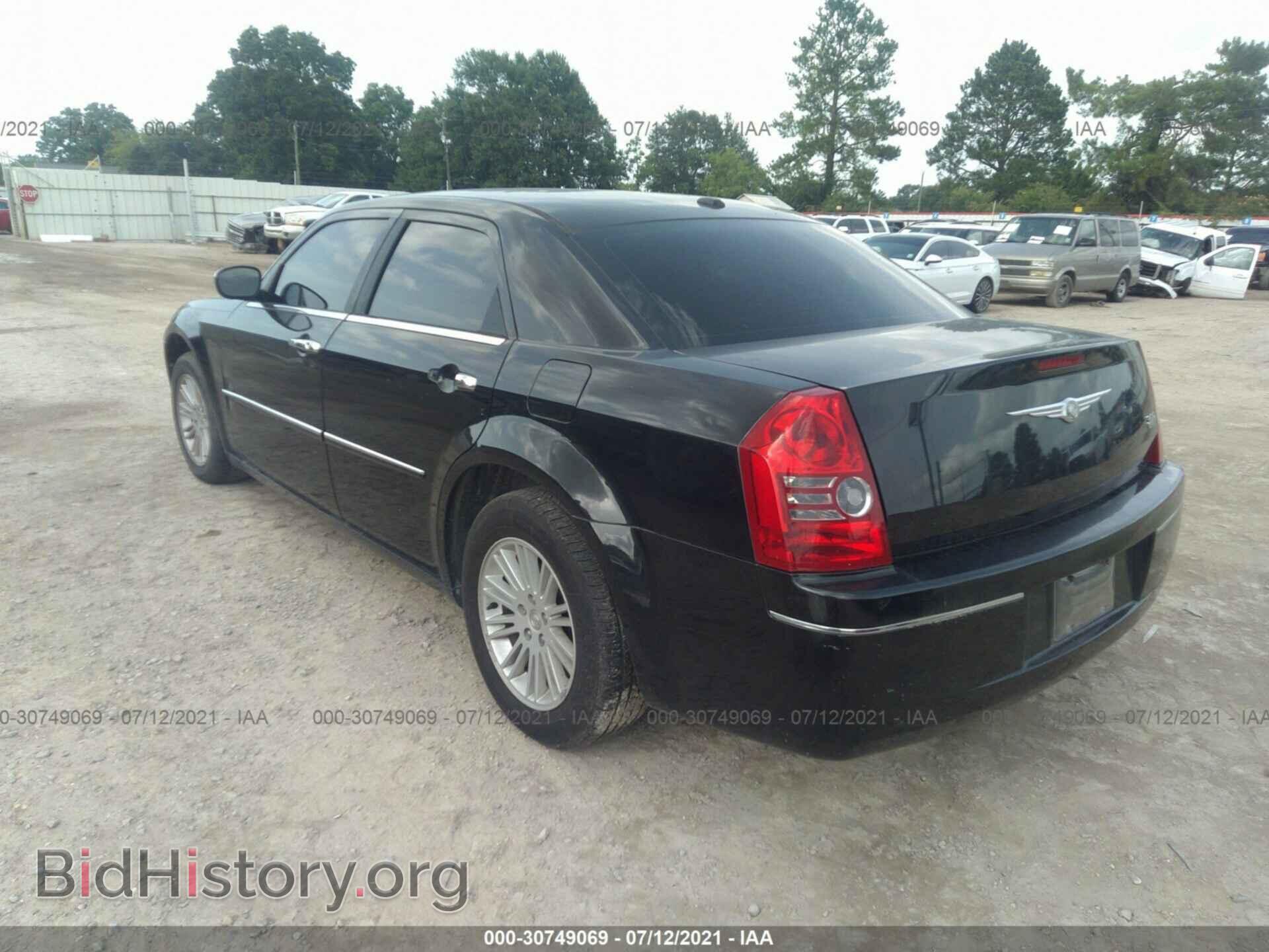 2010 CHRYSLER 300 - VIN: 2C3CA4CD6AH138983 - Фото 3