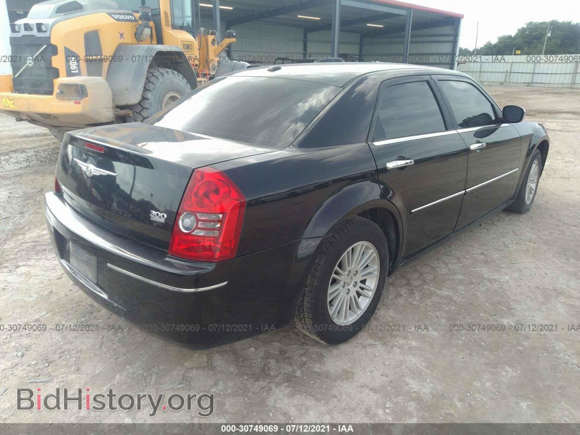 2010 CHRYSLER 300 - VIN: 2C3CA4CD6AH138983 - Фото 4