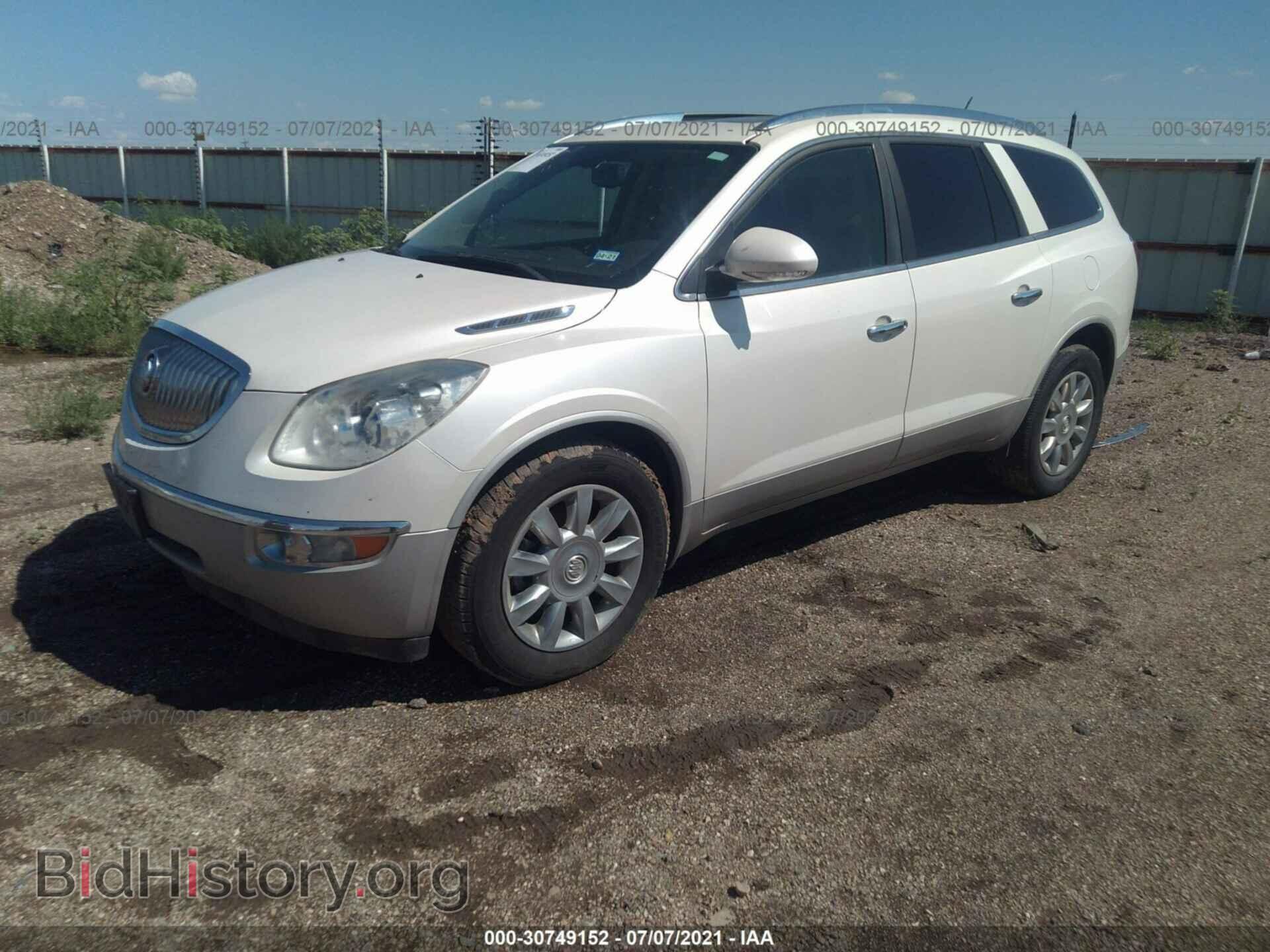 2011 BUICK ENCLAVE - VIN: 5GAKRCED3BJ217486 - Фото 2