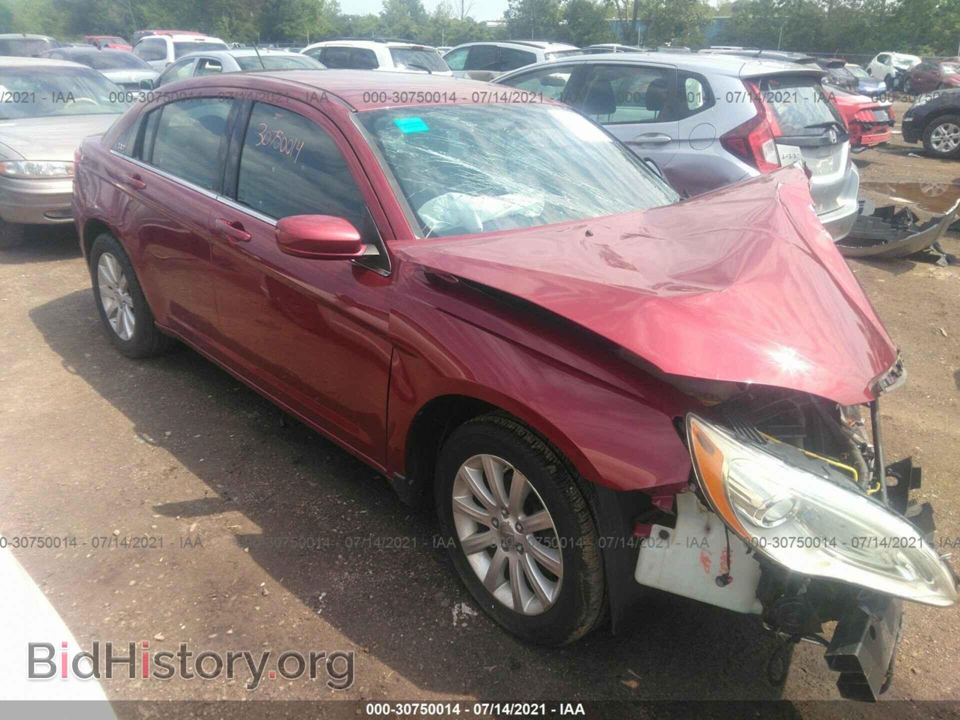 Photo 1C3BC1FB9BN555375 - CHRYSLER 200 2011
