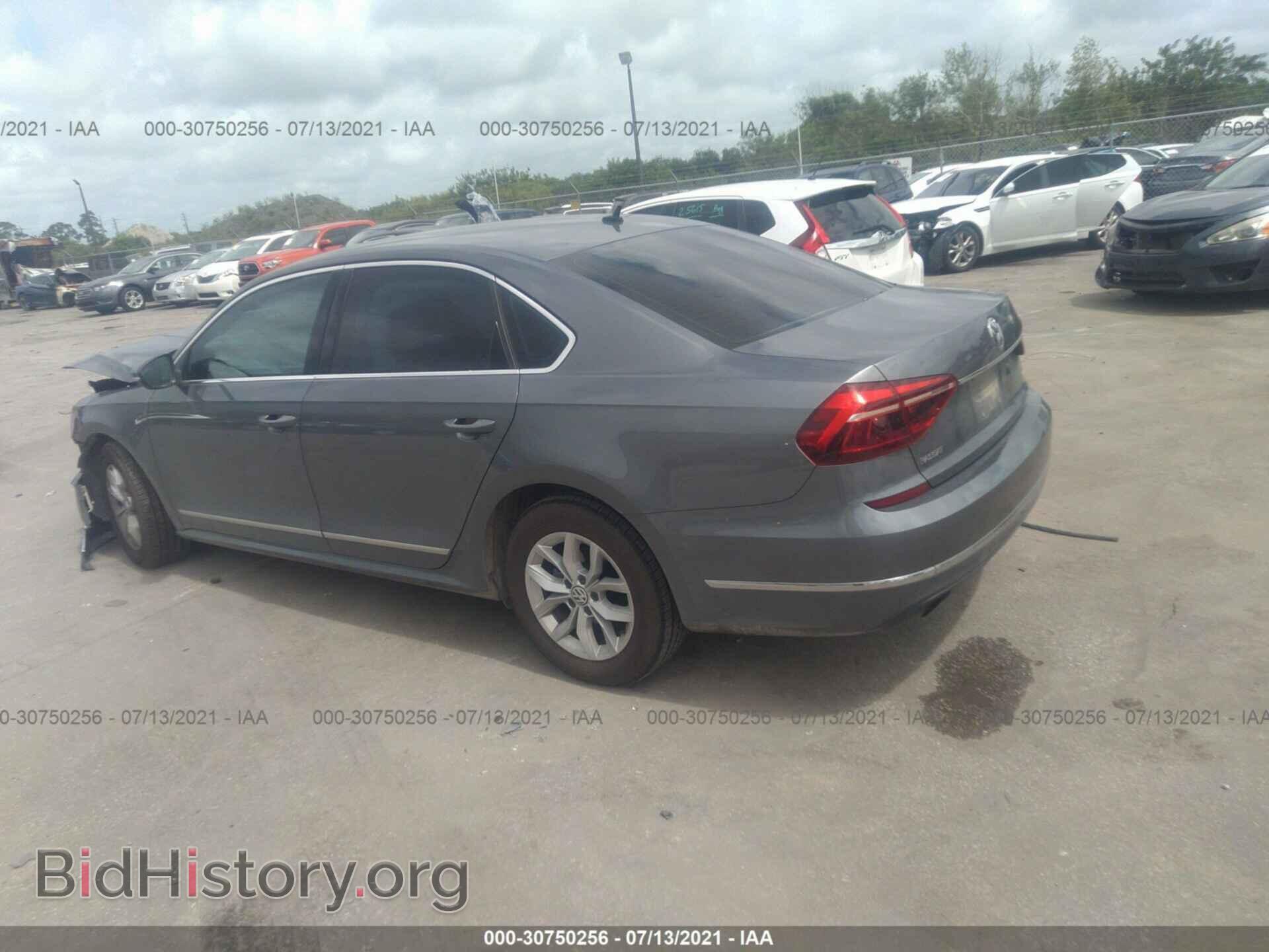 2017 VOLKSWAGEN PASSAT - VIN: 1VWAT7A37HC003806 - Фото 3