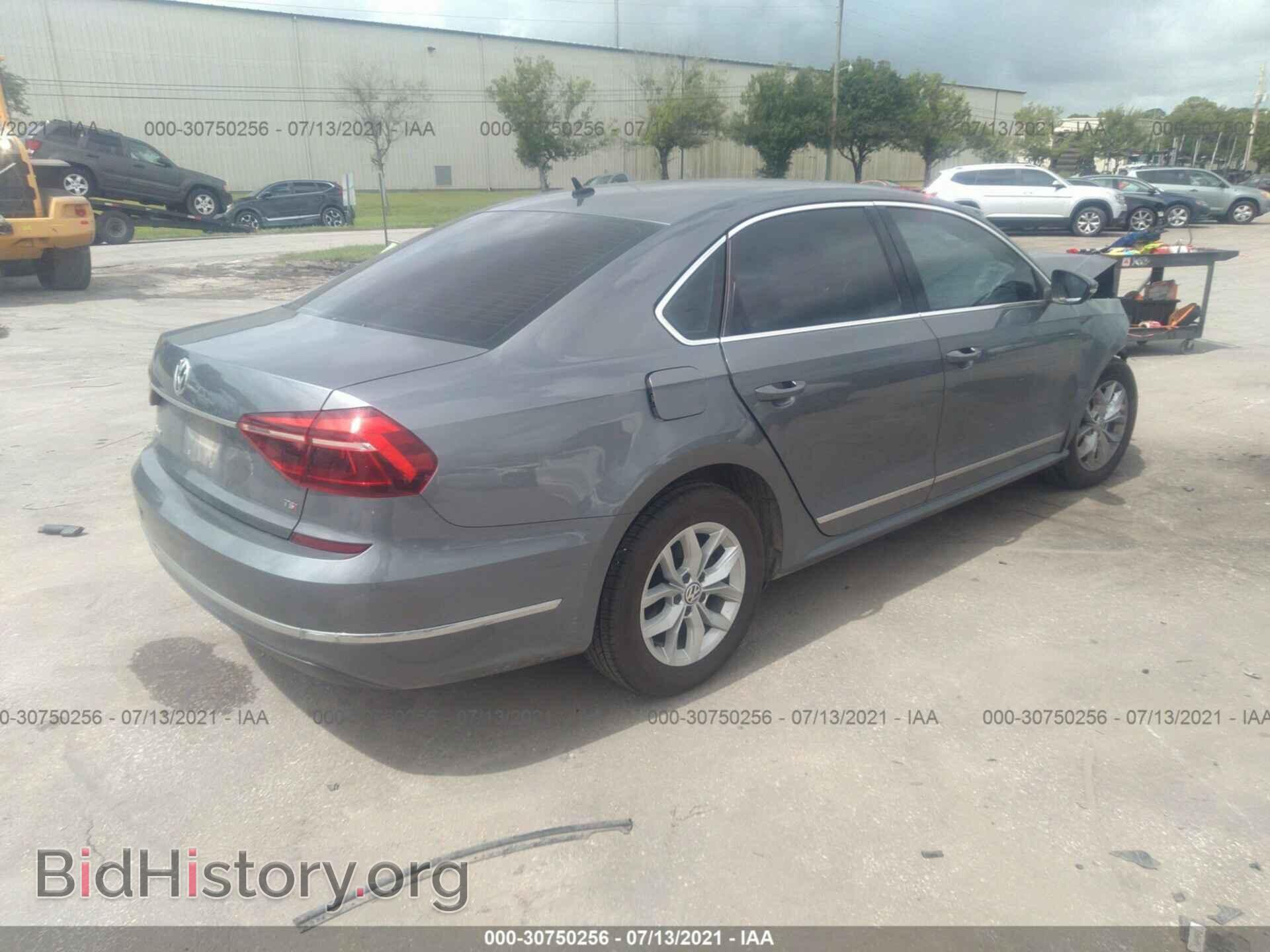 2017 VOLKSWAGEN PASSAT - VIN: 1VWAT7A37HC003806 - Фото 4