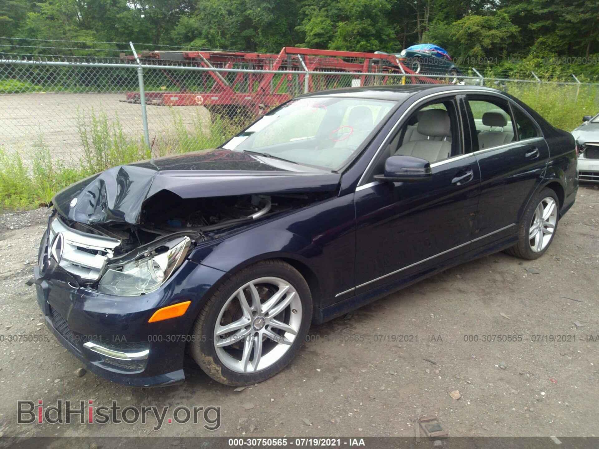 2013 MERCEDES-BENZ C-CLASS - VIN: WDDGF8AB0DR282689 - Фото 2