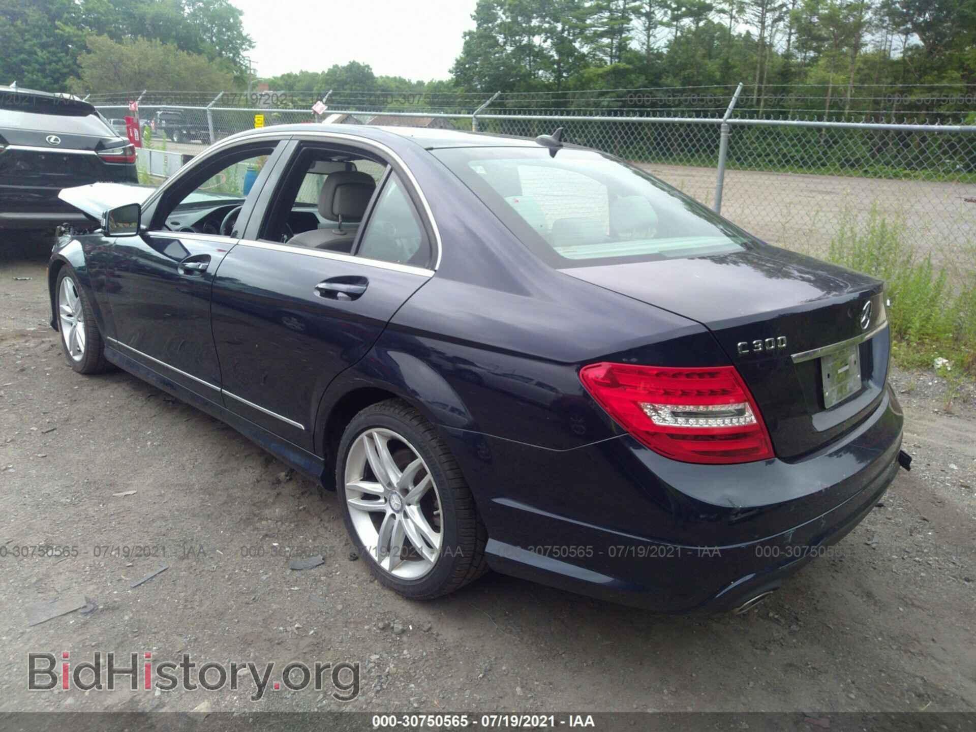 2013 MERCEDES-BENZ C-CLASS - VIN: WDDGF8AB0DR282689 - Фото 3