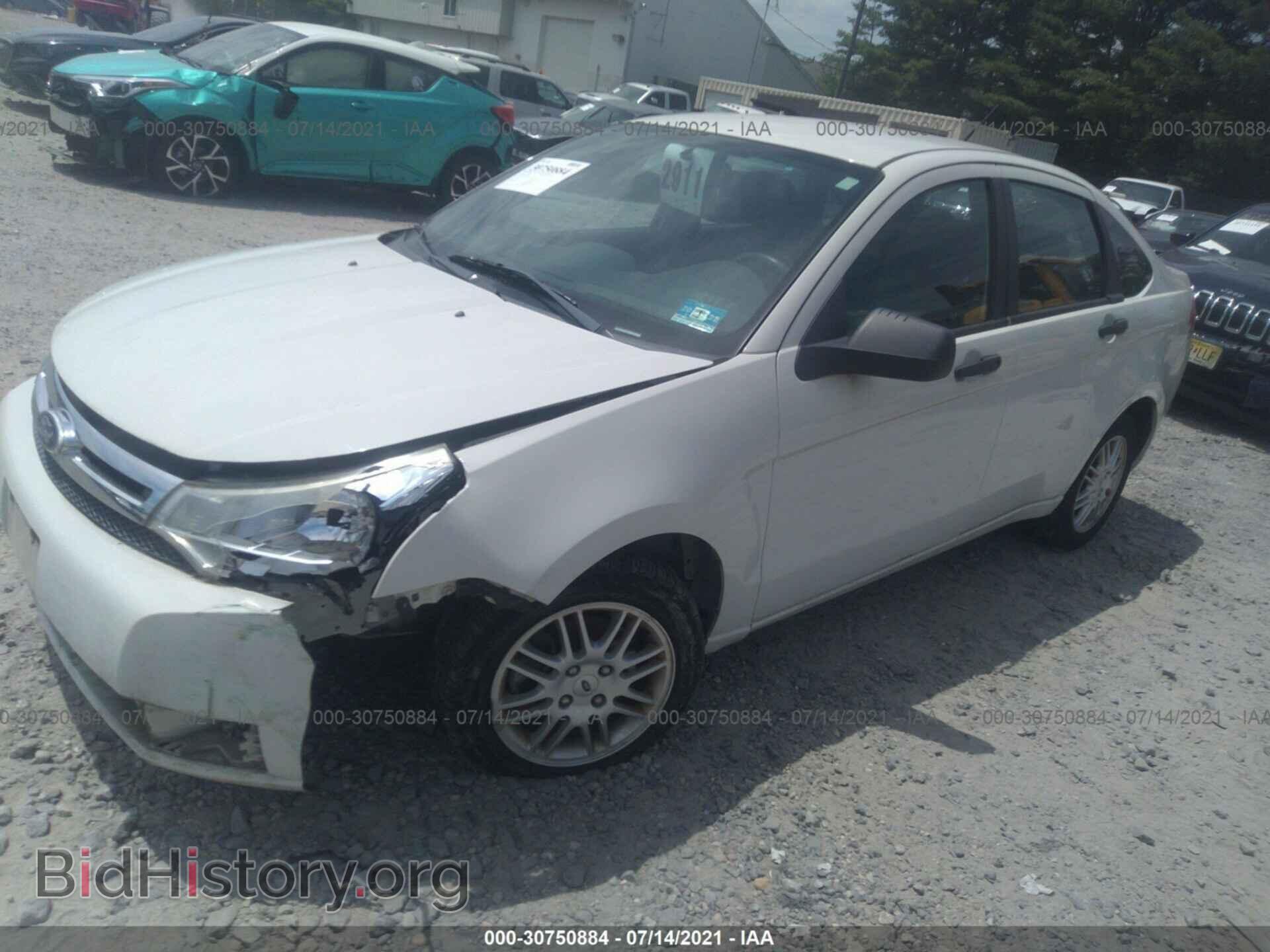 2011 FORD FOCUS - VIN: 1FAHP3FN2BW104952 - Photo 2