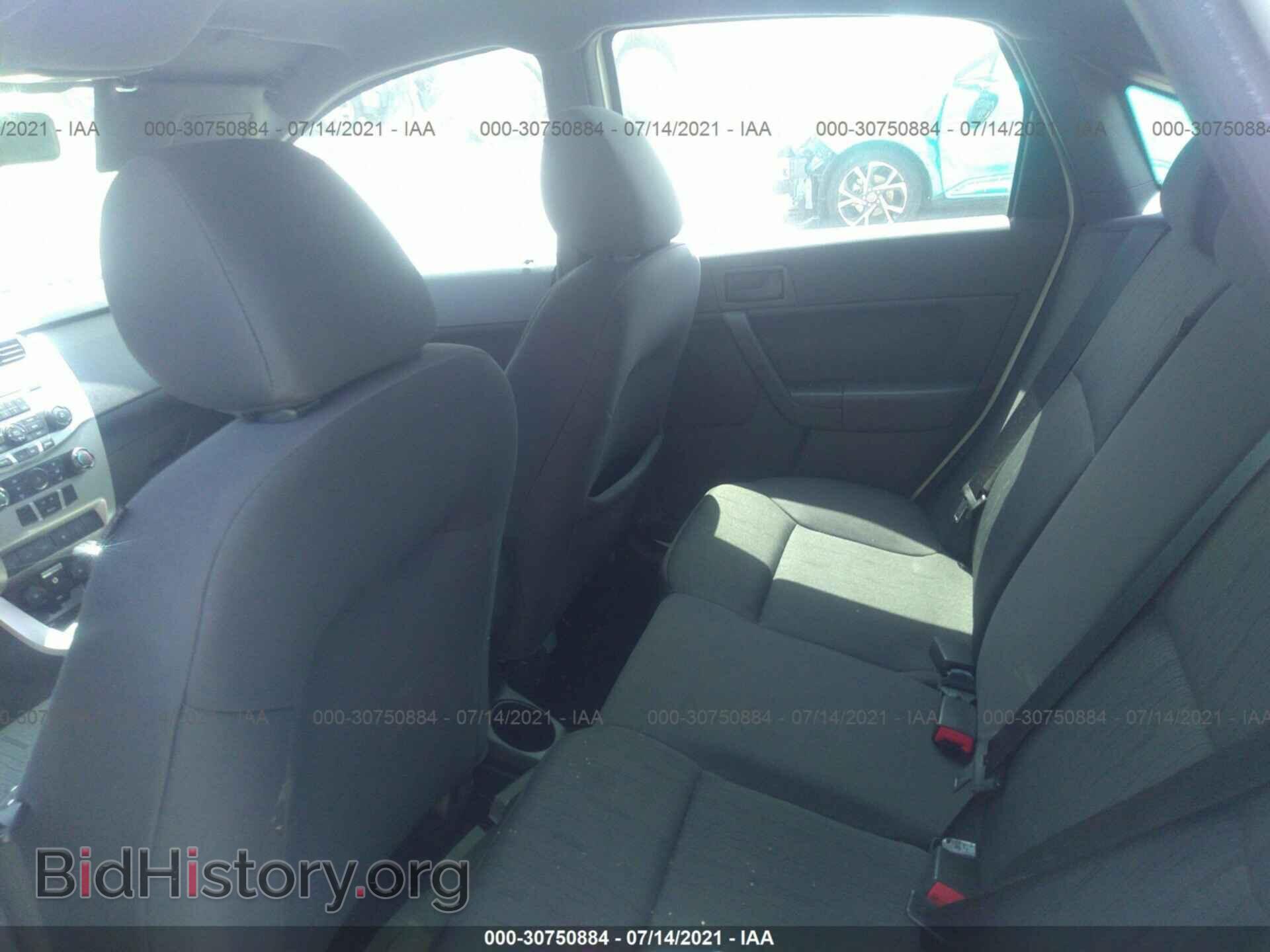2011 FORD FOCUS - VIN: 1FAHP3FN2BW104952 - Photo 8