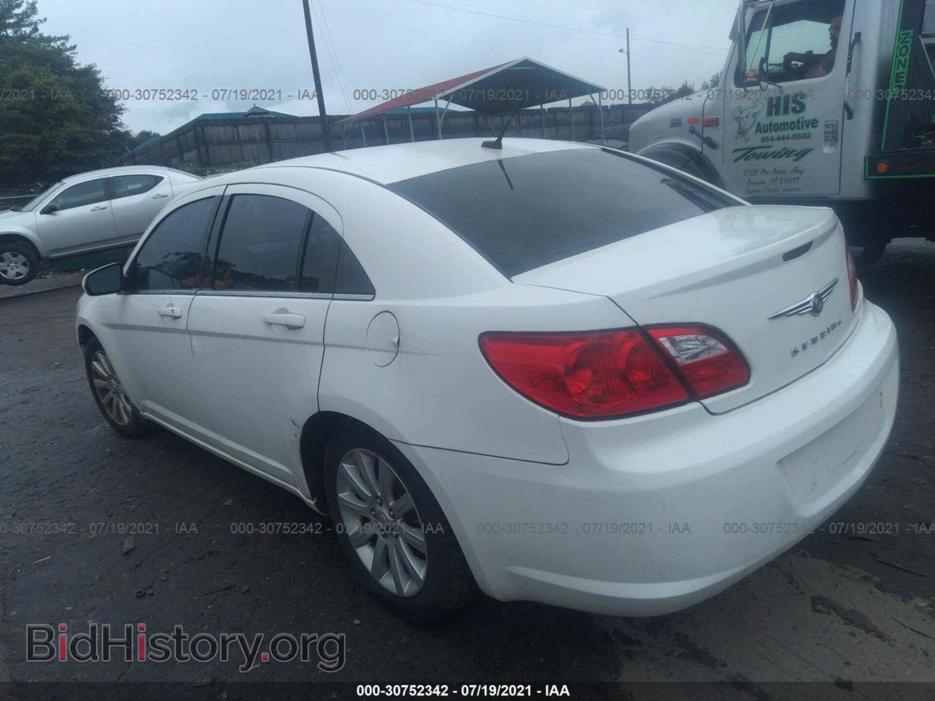 2010 CHRYSLER SEBRING - VIN: 1C3CC5FB8AN228315 - Фото 3
