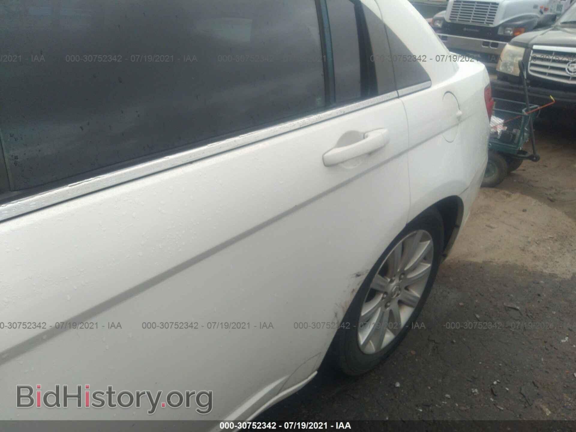 2010 CHRYSLER SEBRING - VIN: 1C3CC5FB8AN228315 - Фото 6