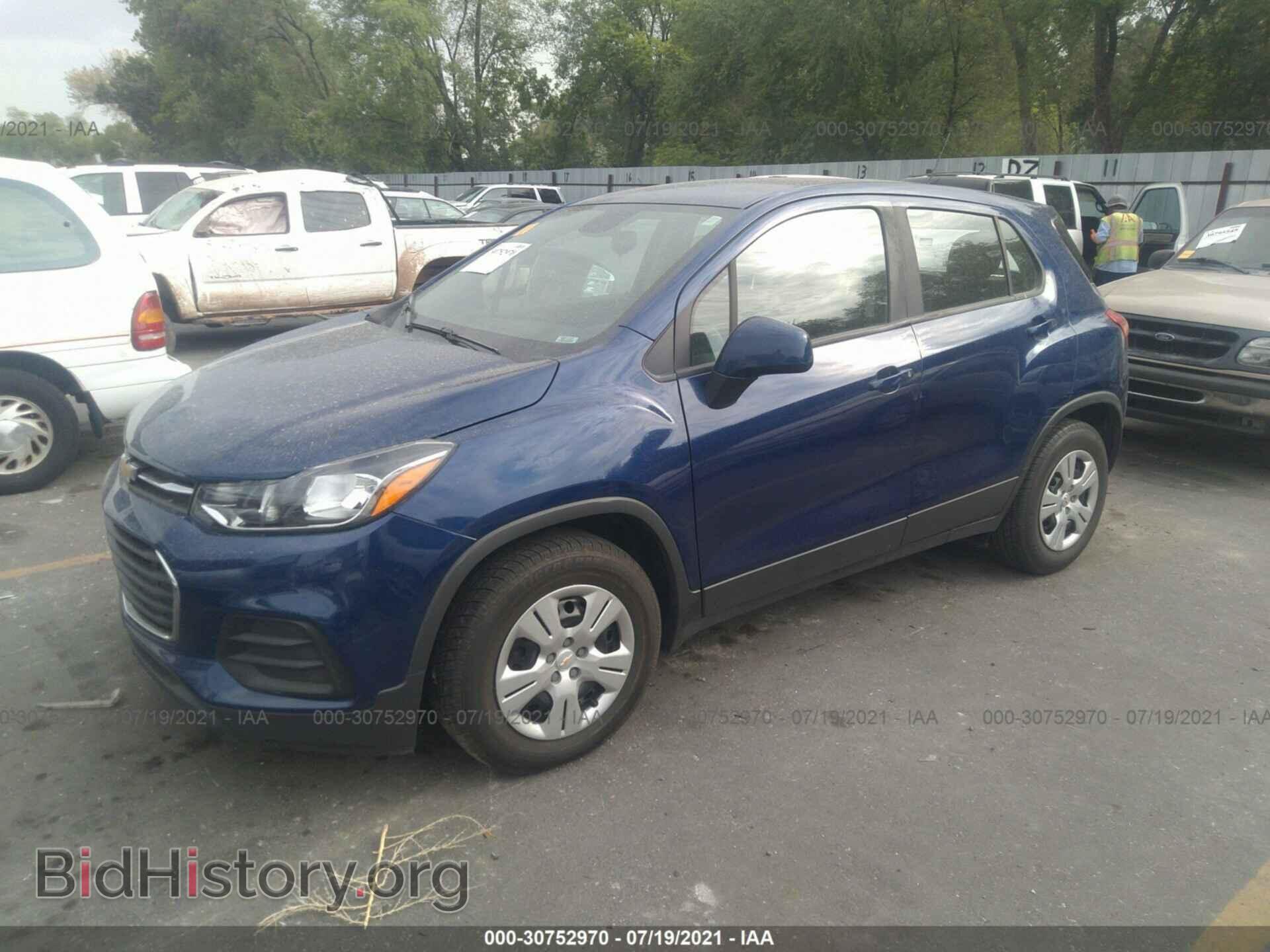 2017 CHEVROLET TRAX - VIN: 3GNCJKSB2HL180401 - Фото 2