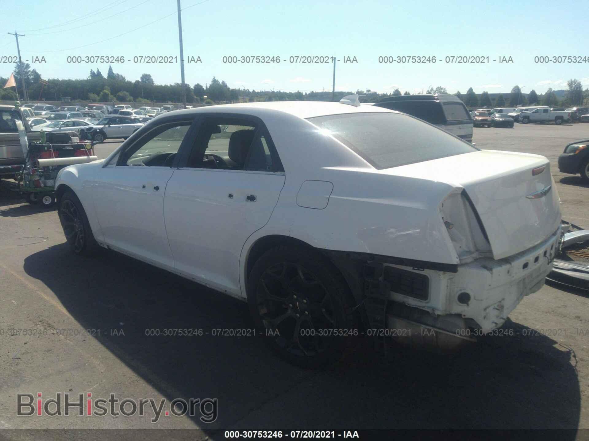 2019 CHRYSLER 300 - VIN: 2C3CCABG3KH515601 - Фото 3