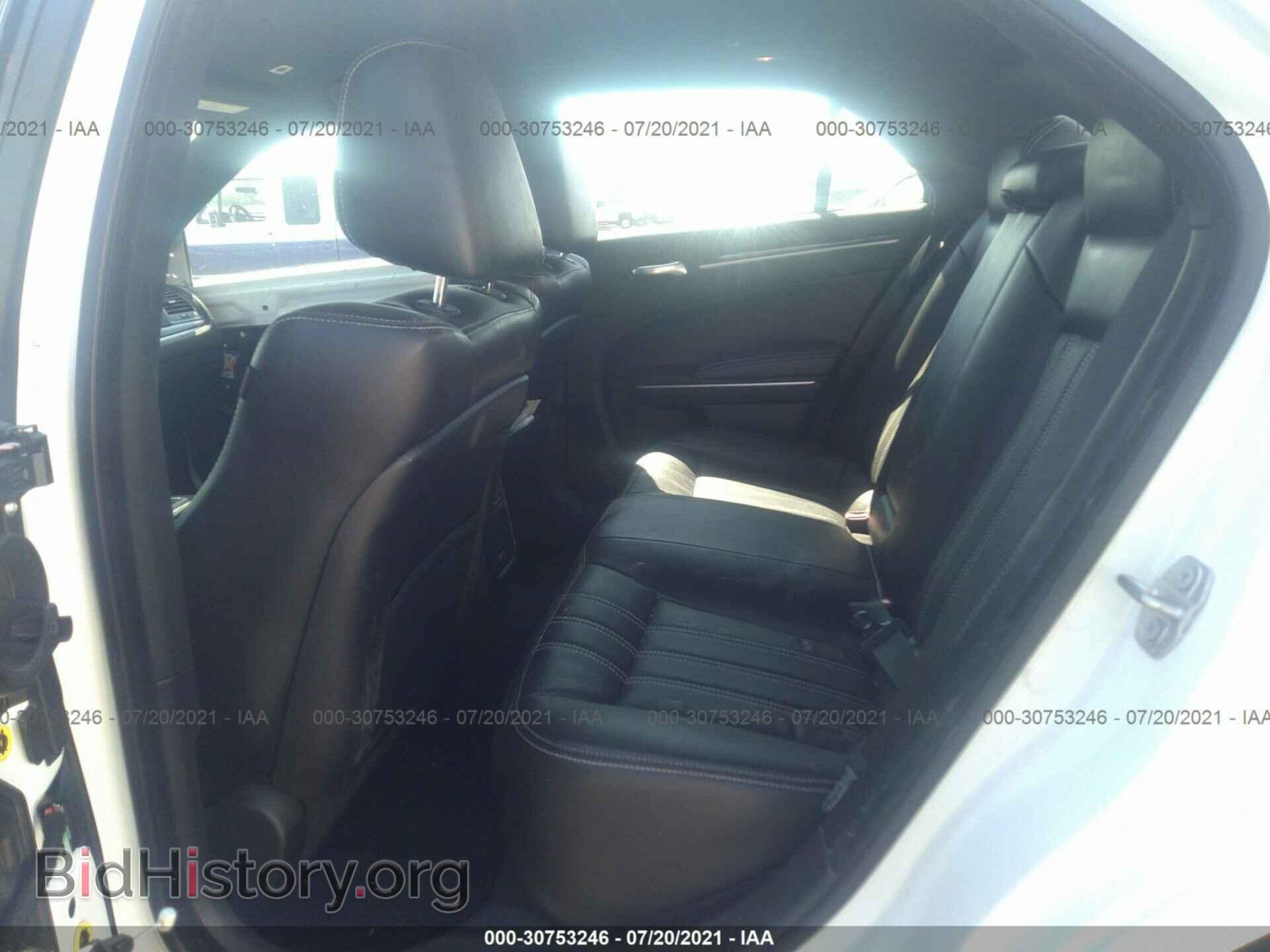 2019 CHRYSLER 300 - VIN: 2C3CCABG3KH515601 - Фото 8