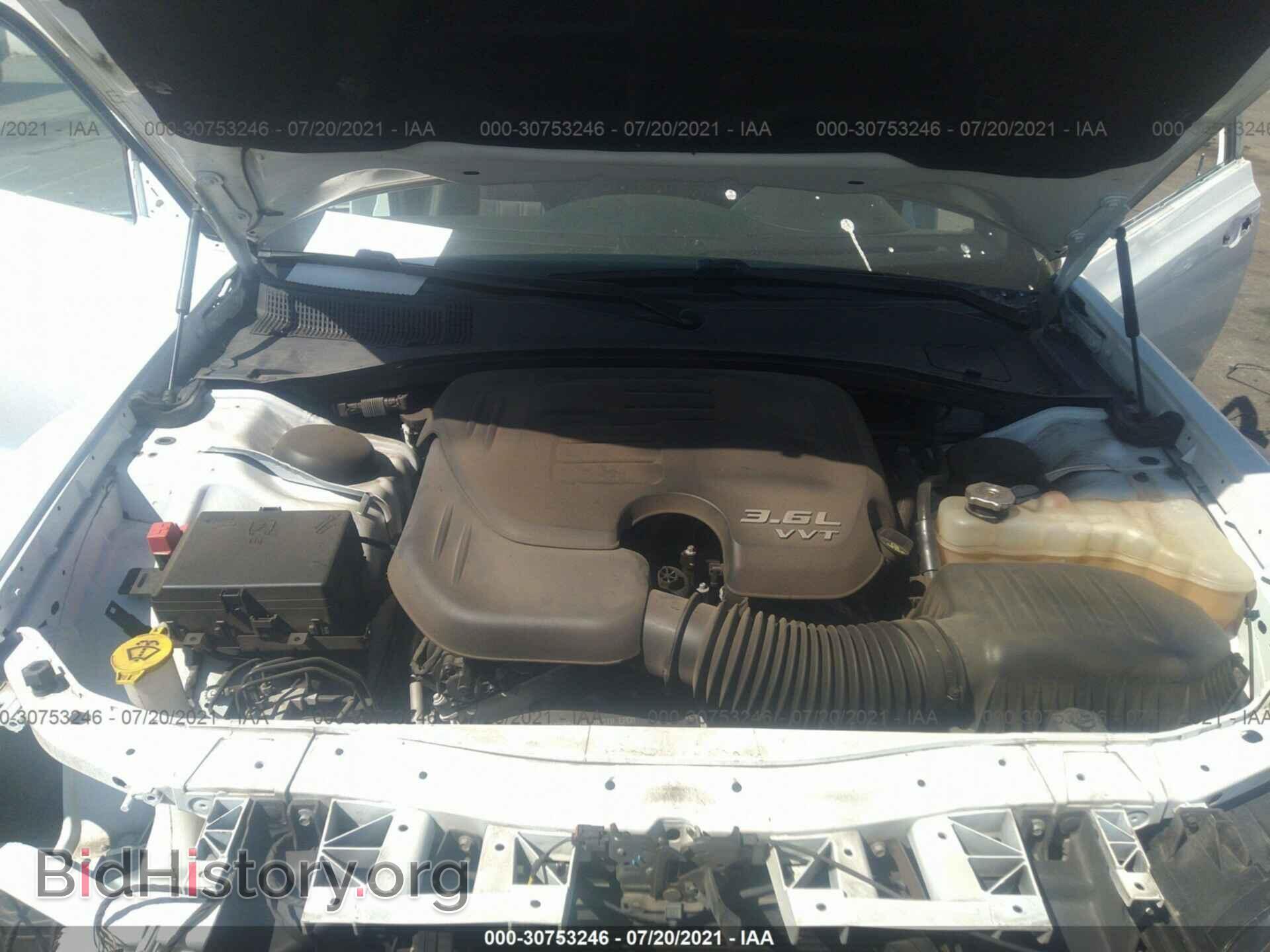 2019 CHRYSLER 300 - VIN: 2C3CCABG3KH515601 - Фото 10