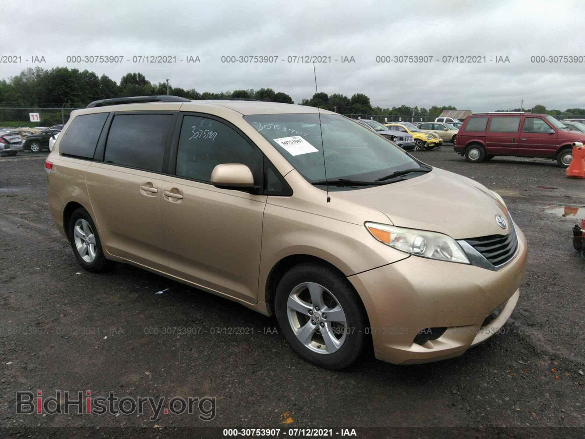Фотография 5TDKK3DC3BS044728 - TOYOTA SIENNA 2011
