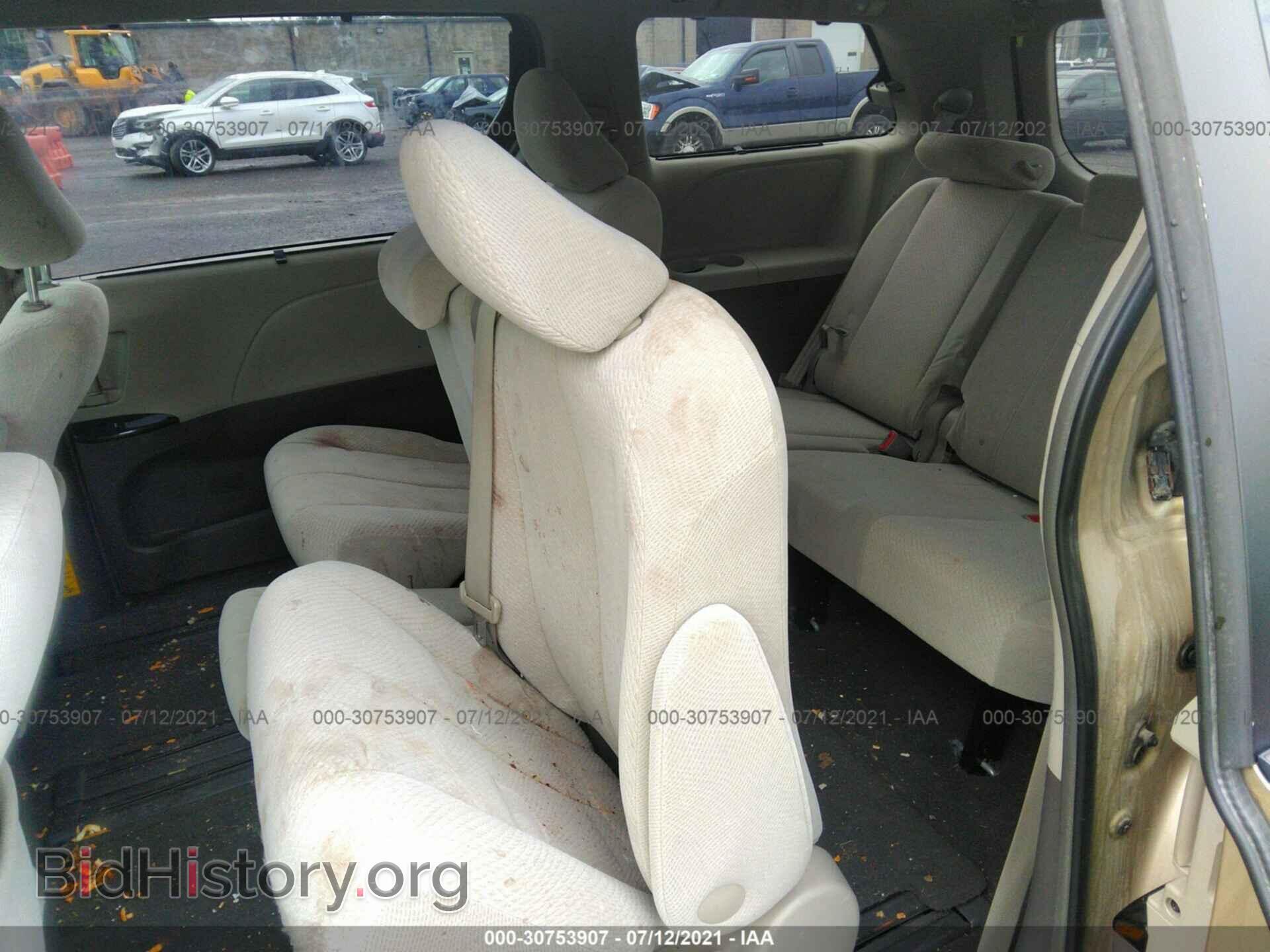 2011 TOYOTA SIENNA - VIN: 5TDKK3DC3BS044728 - Фото 8
