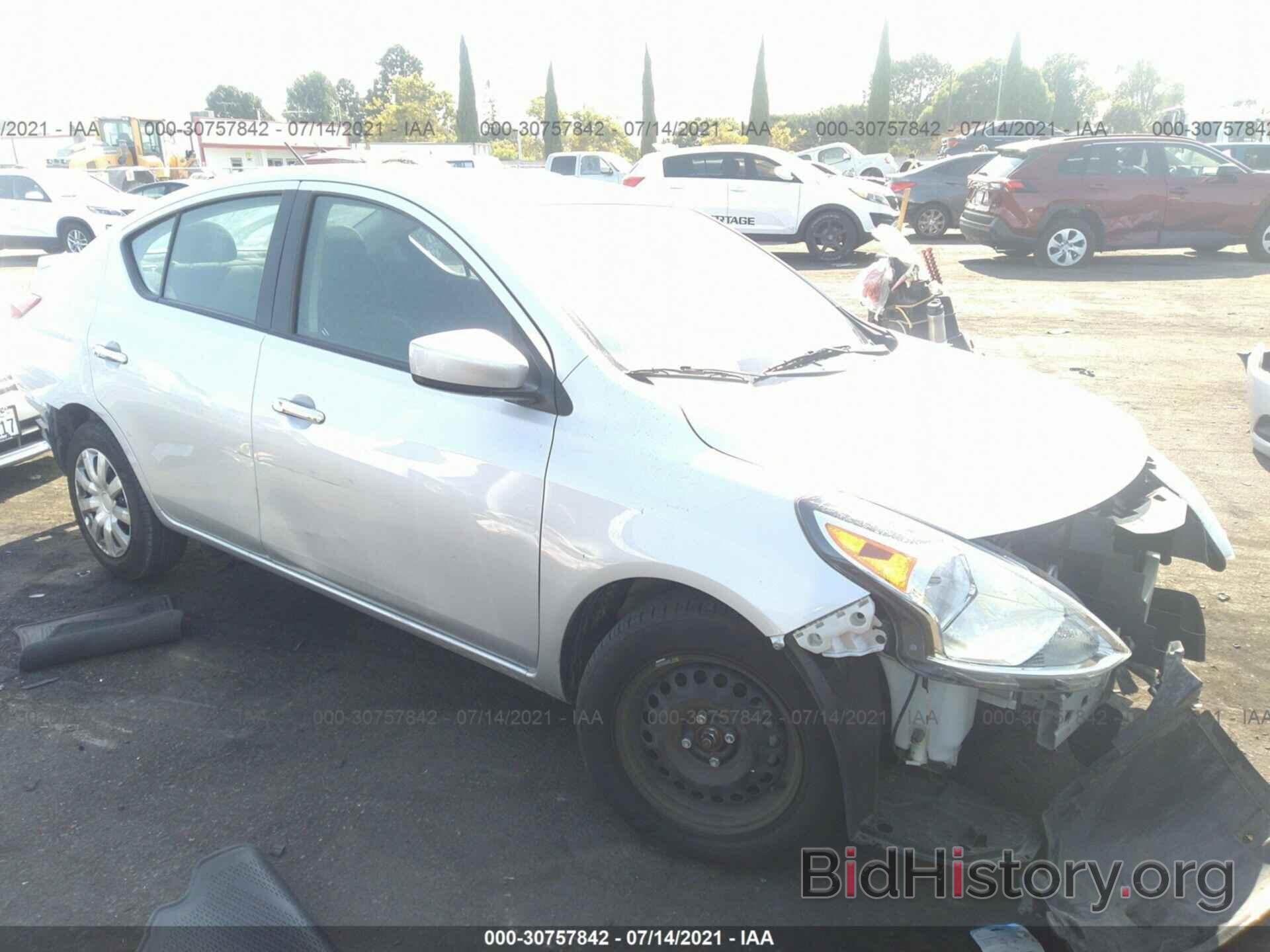 Photo 3N1CN7AP6KL844569 - NISSAN VERSA SEDAN 2019