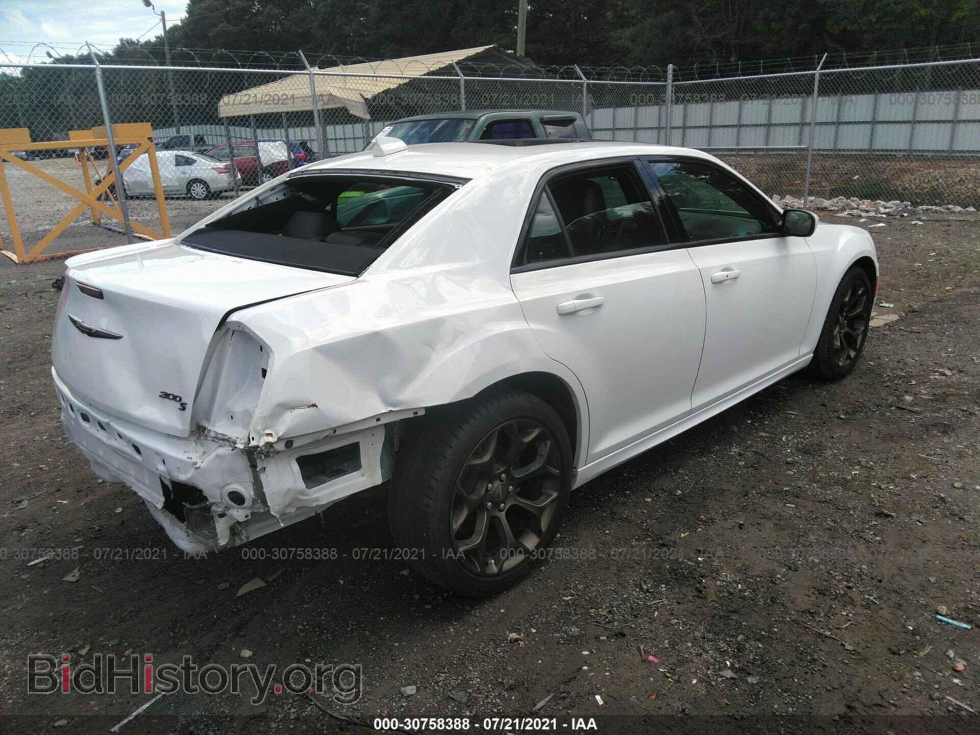 2019 CHRYSLER 300 - VIN: 2C3CCABG8KH612017 - Фото 4