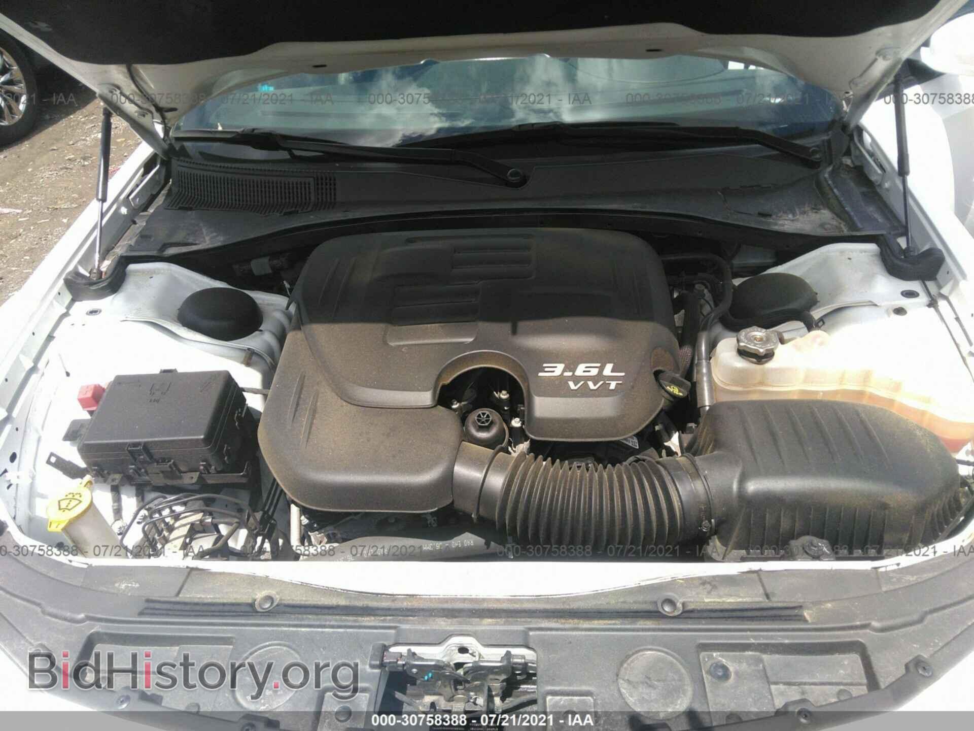 2019 CHRYSLER 300 - VIN: 2C3CCABG8KH612017 - Фото 10