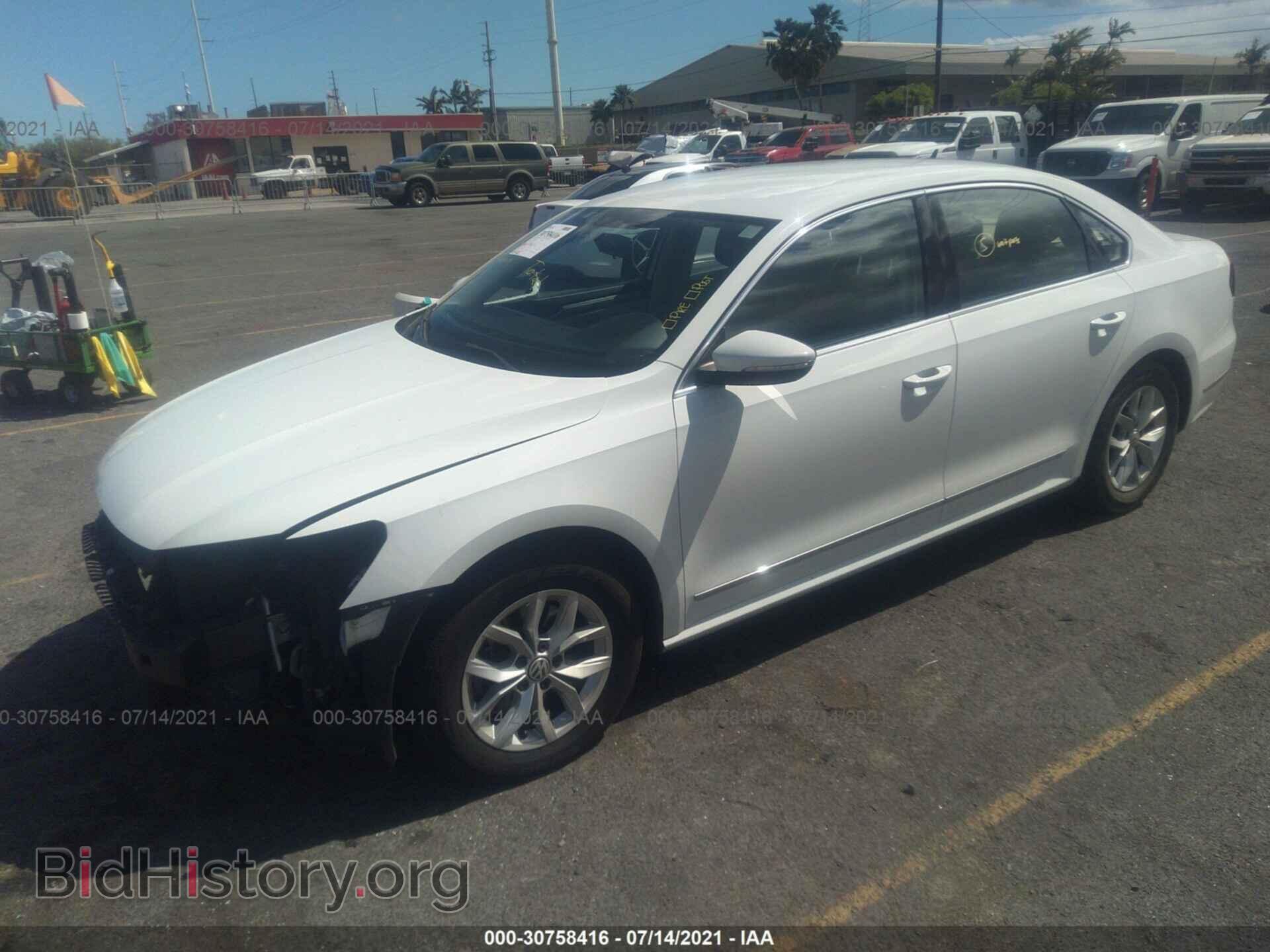 2017 VOLKSWAGEN PASSAT - VIN: 1VWAT7A32HC021744 - Фото 2