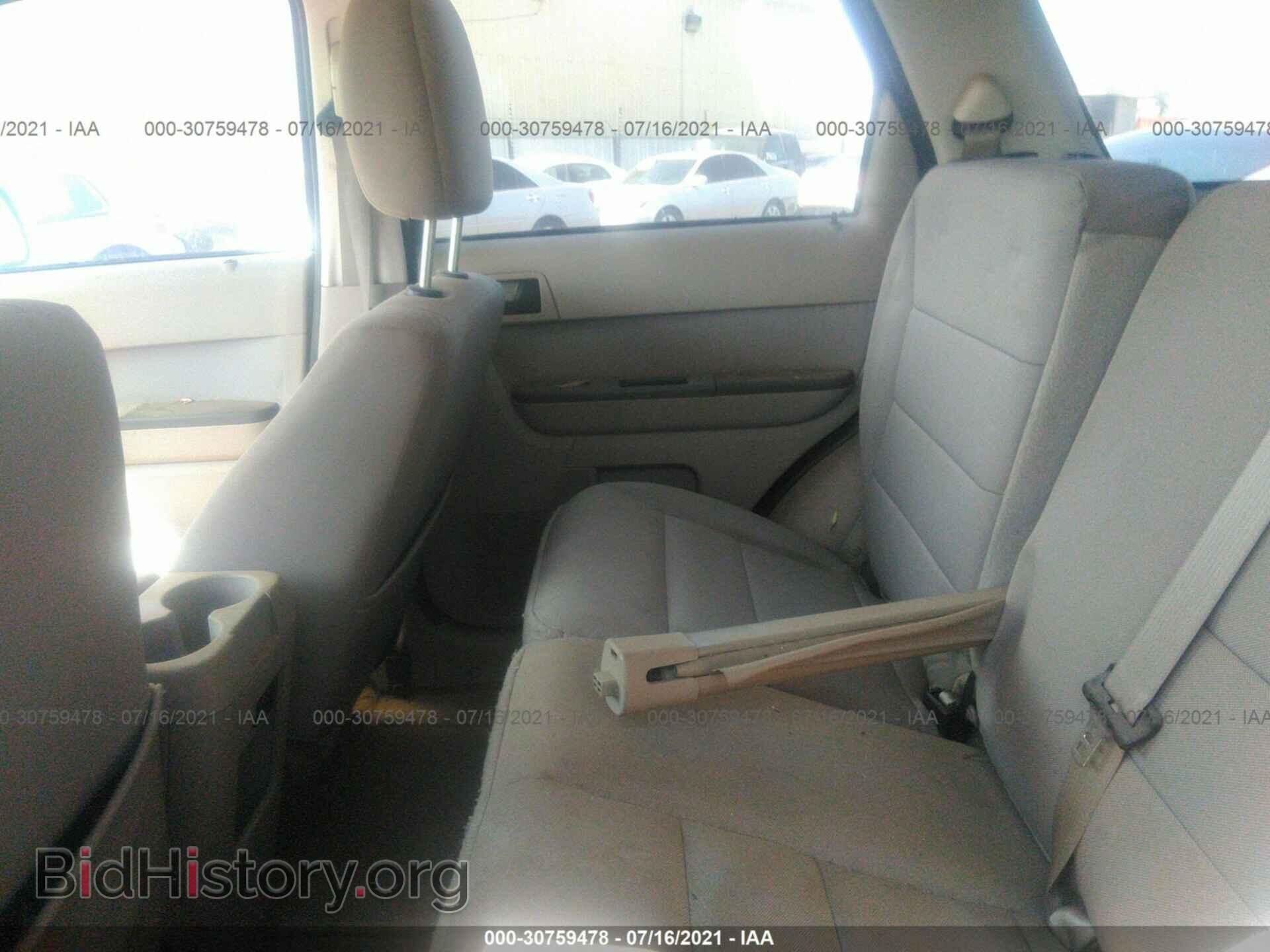 2011 FORD ESCAPE - VIN: 1FMCU0D76BKB34037 - Фото 8