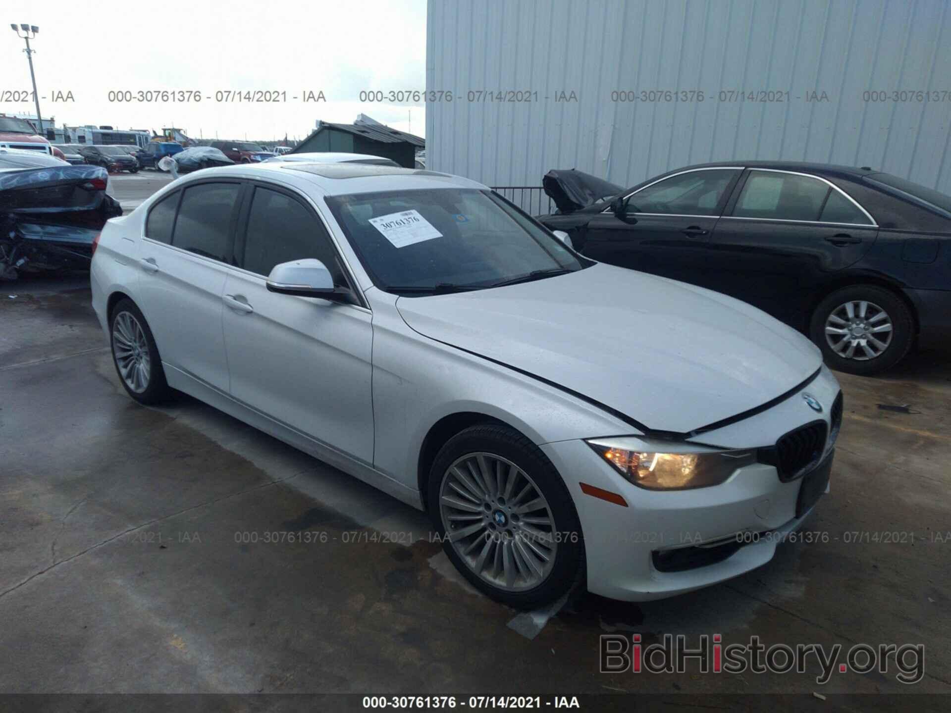 Photo WBA3A5C53CF343463 - BMW 3 SERIES 2012