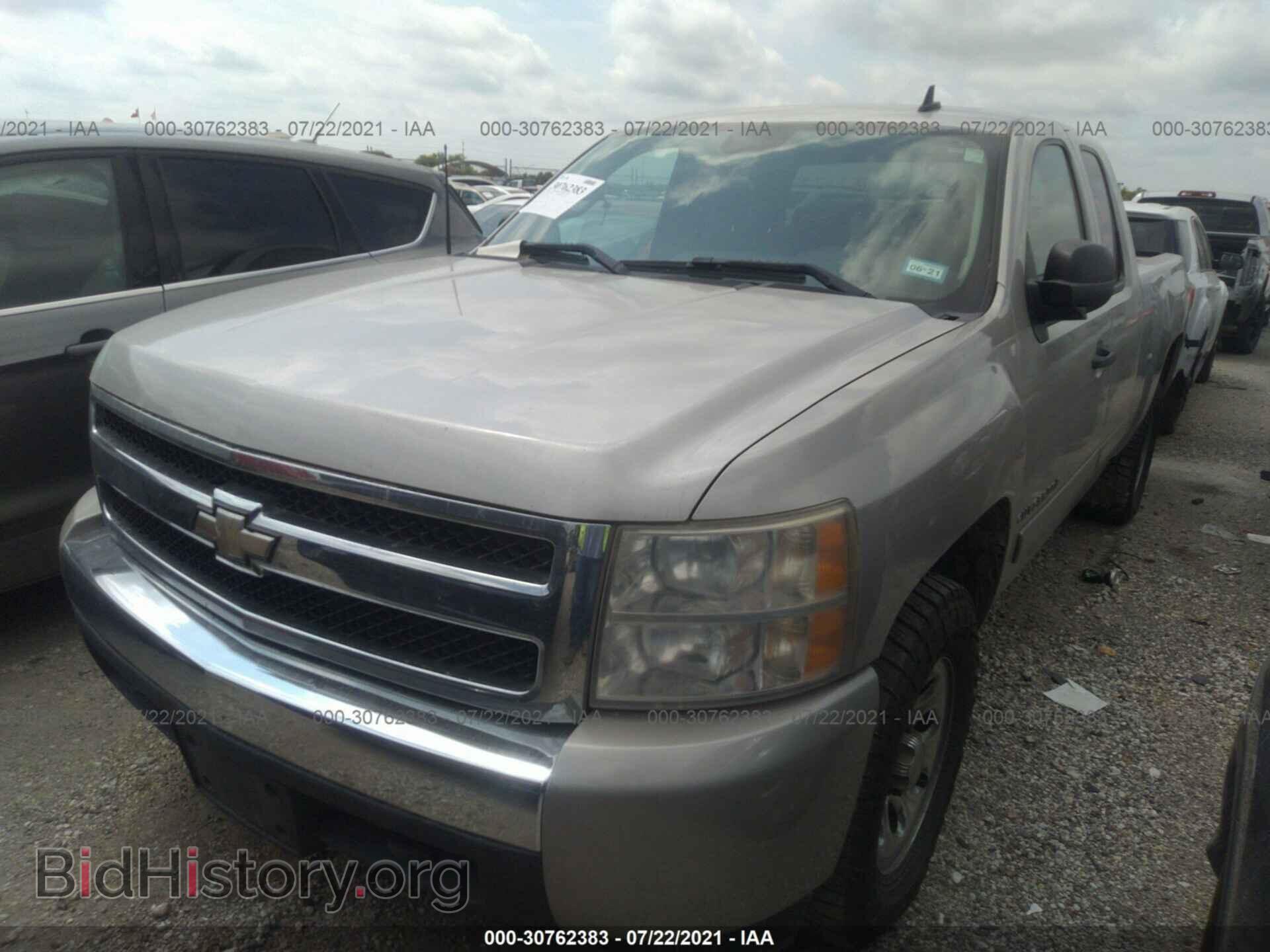 2008 CHEVROLET SILVERADO 1500 - VIN: 2GCEC19C681307771 - Фото 2