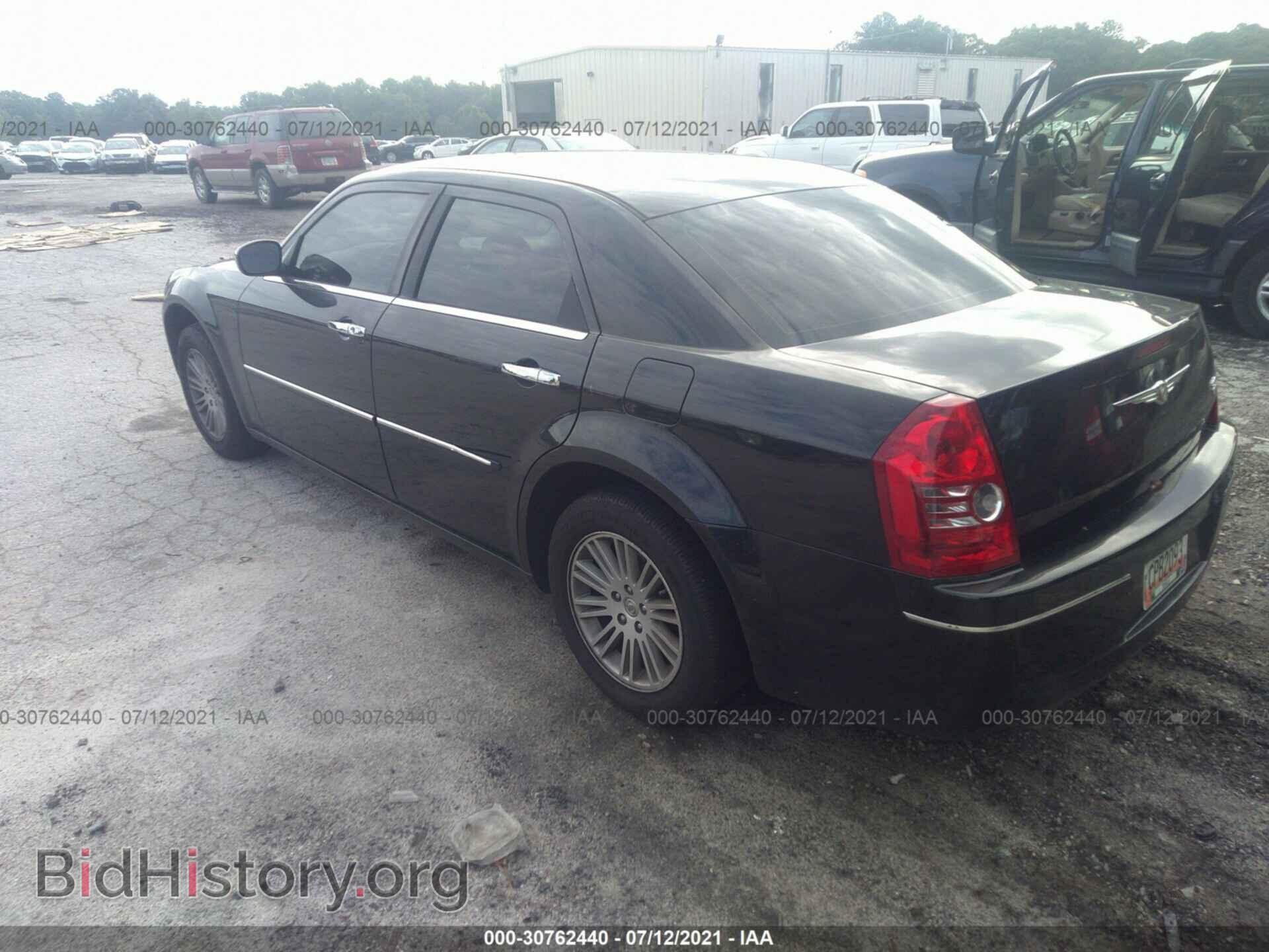 2010 CHRYSLER 300 - VIN: 2C3CA4CDXAH196031 - Фото 3