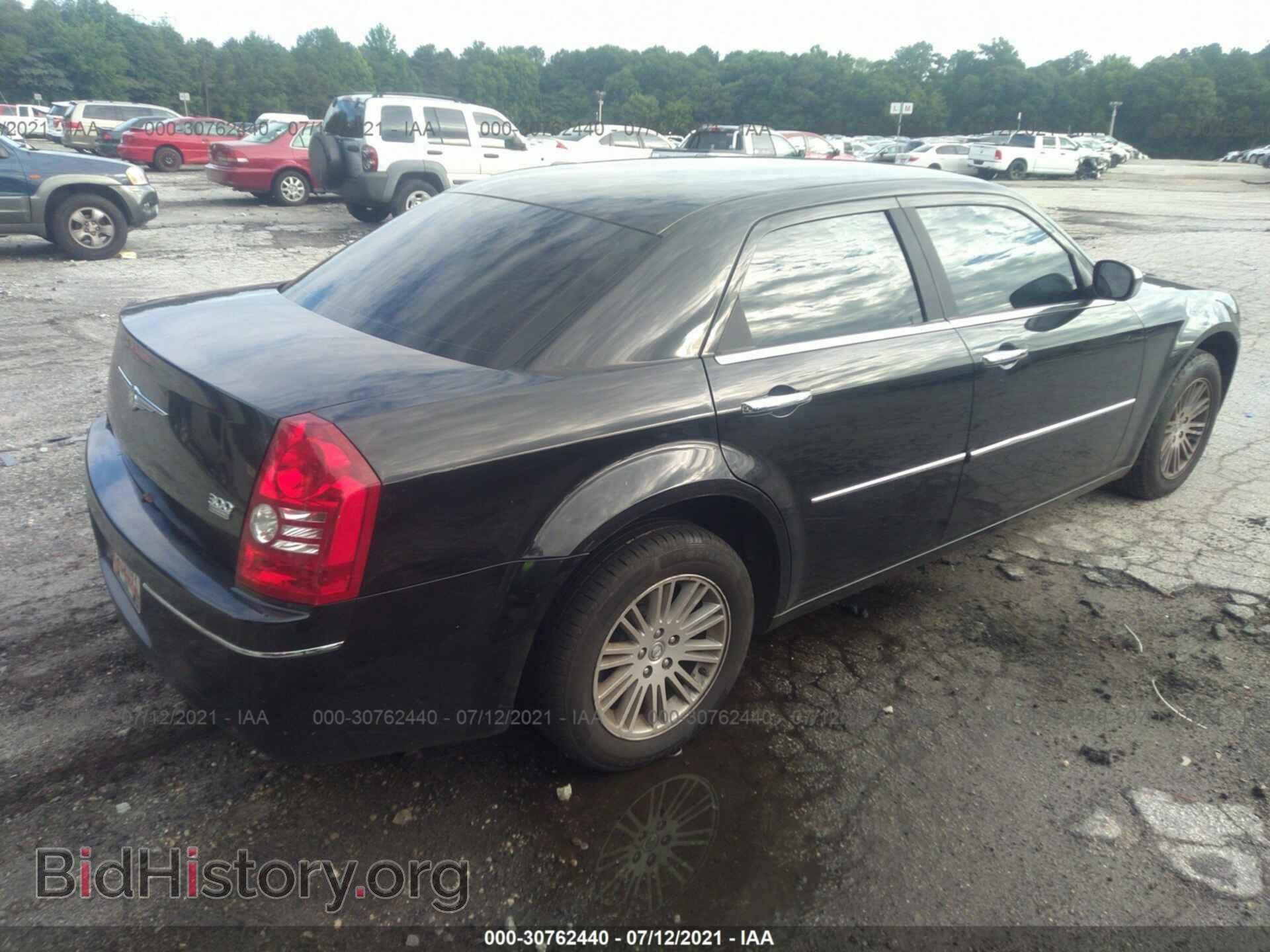 2010 CHRYSLER 300 - VIN: 2C3CA4CDXAH196031 - Фото 4