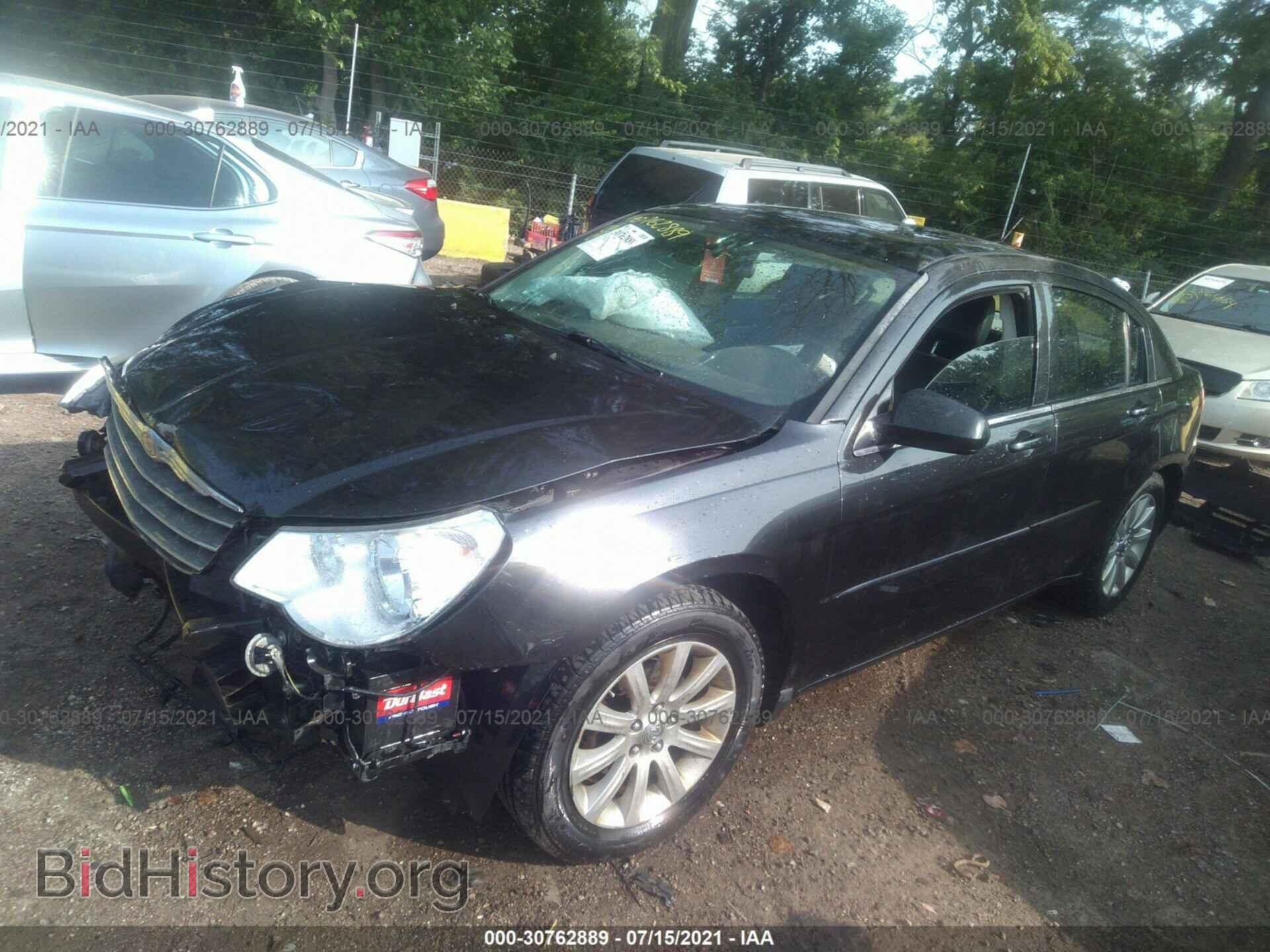 2010 CHRYSLER SEBRING - VIN: 1C3CC5FD2AN194664 - Фото 2