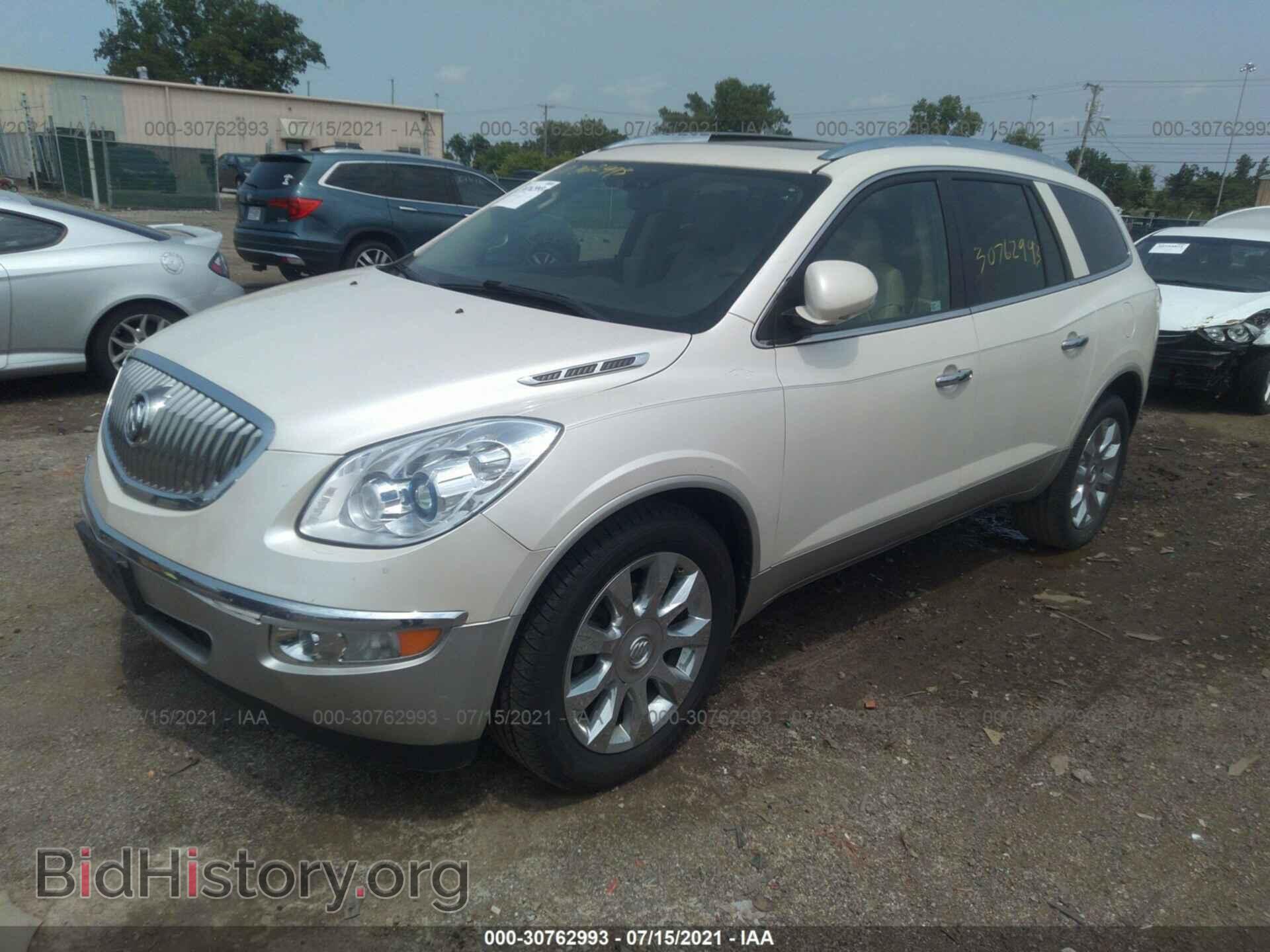 2011 BUICK ENCLAVE - VIN: 5GAKRCED4BJ369535 - Фото 2