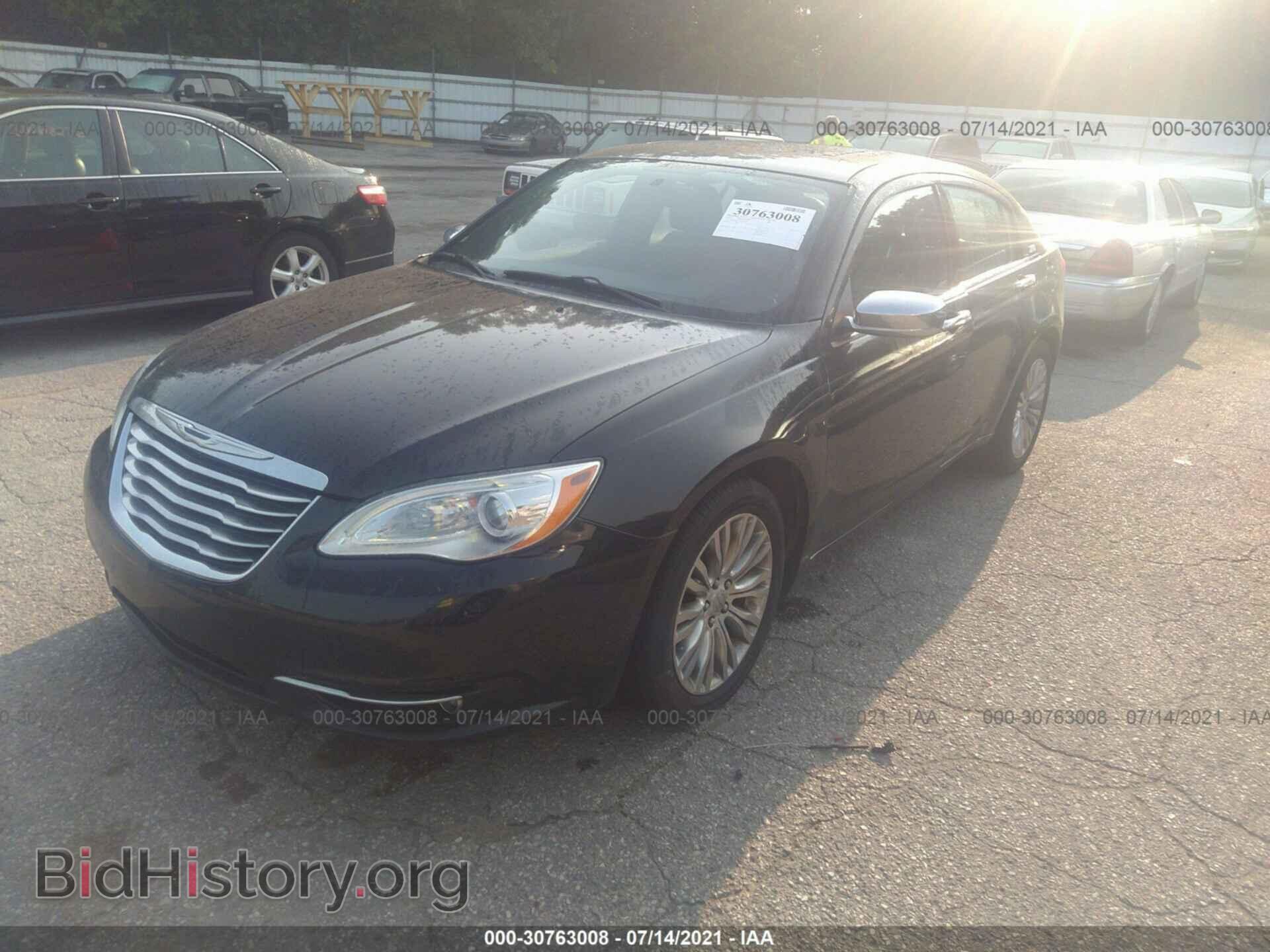 2012 CHRYSLER 200 - VIN: 1C3CCBCG3CN298449 - Фото 2